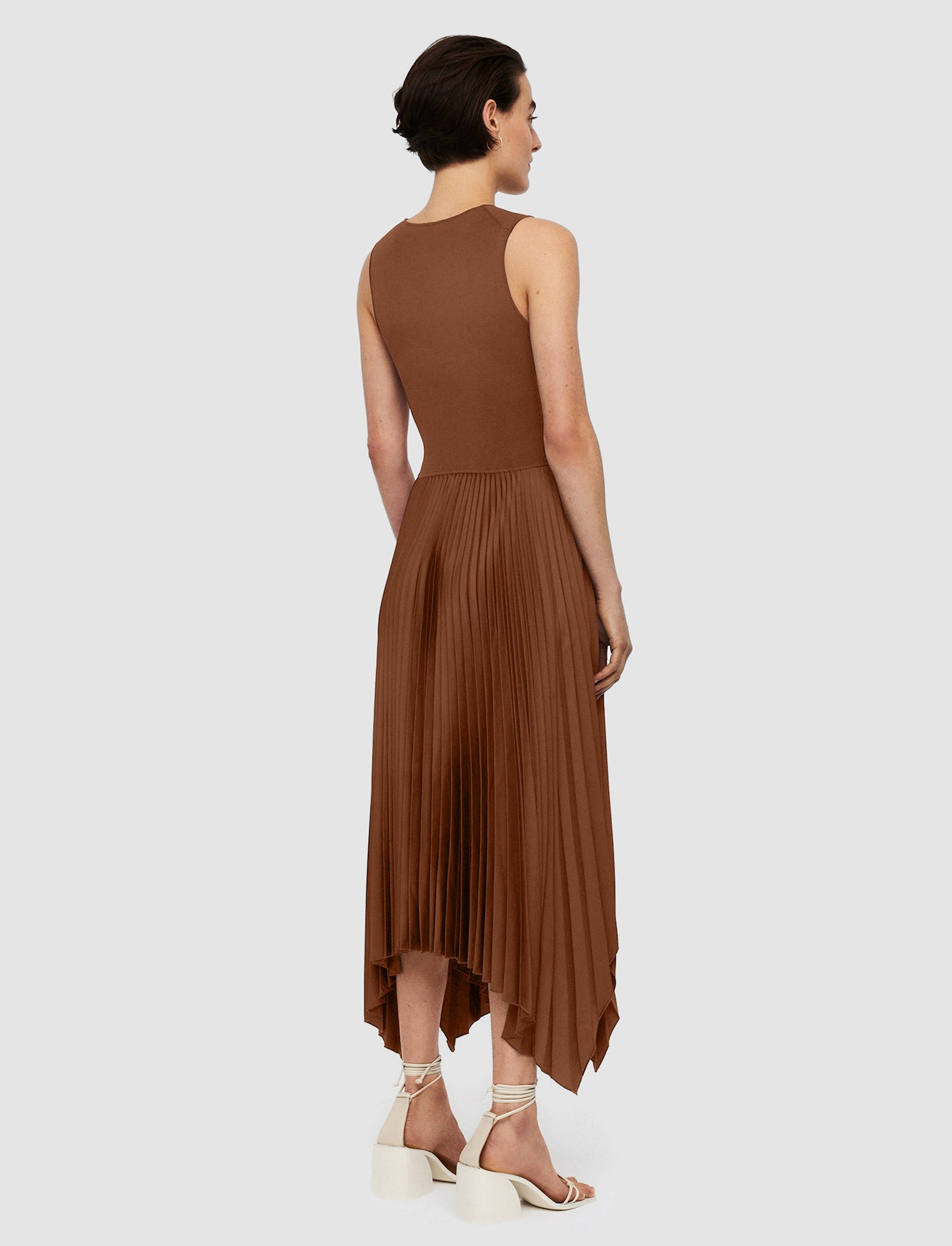marron-robe-dera-en-maille-plissee-JOSEPH