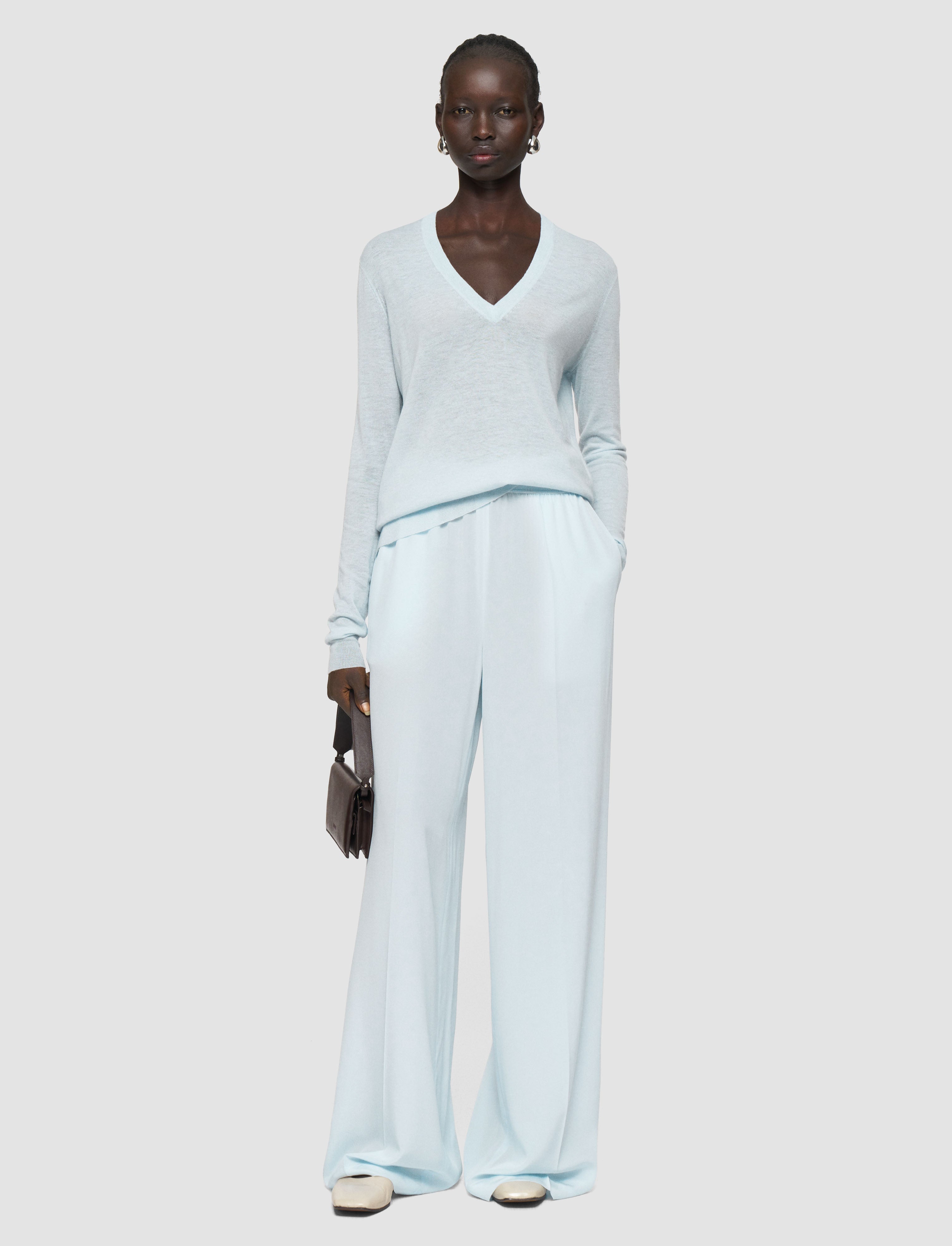 bleu-pull-col-v-en-cashair-JOSEPH