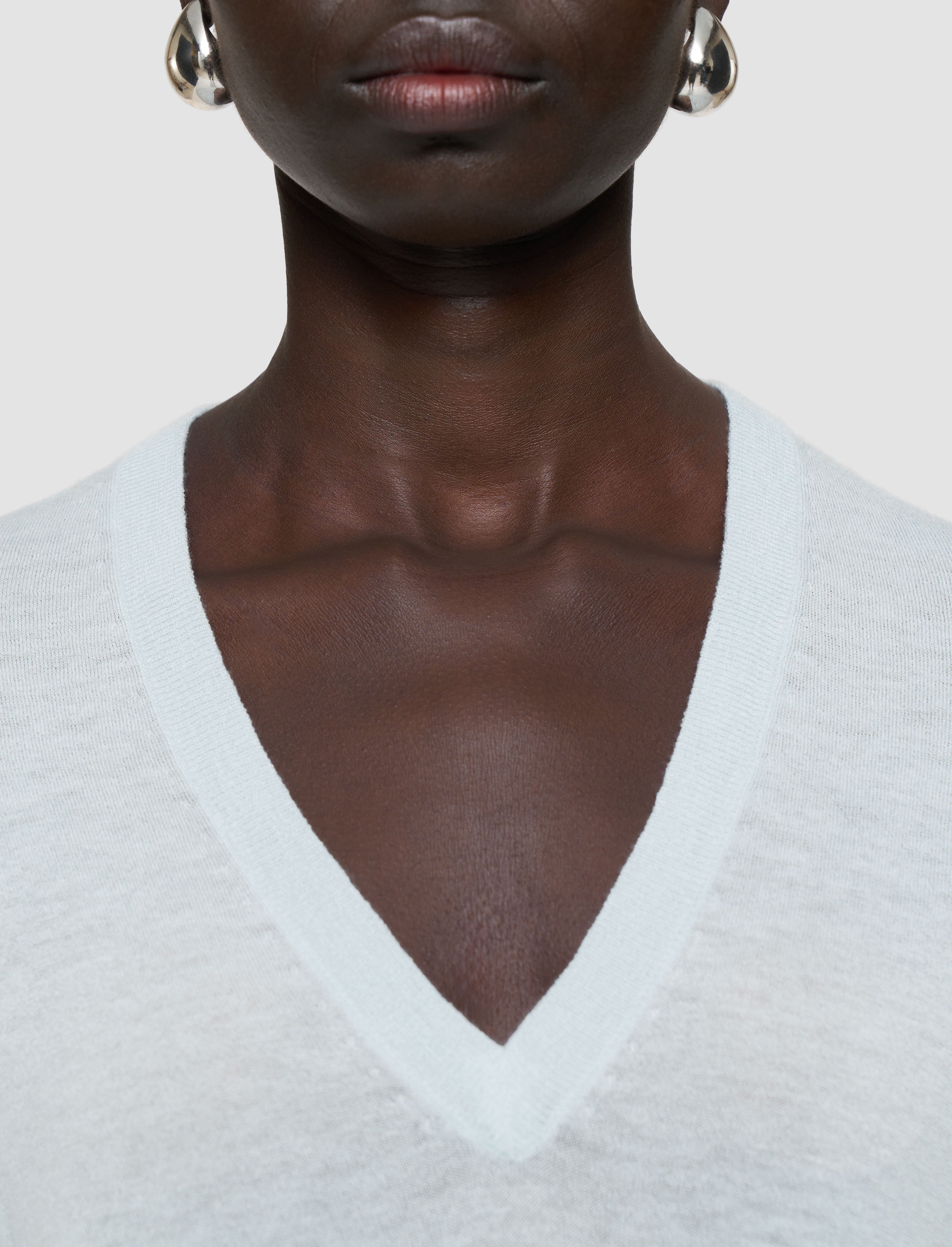 bleu-pull-col-v-en-cashair-JOSEPH