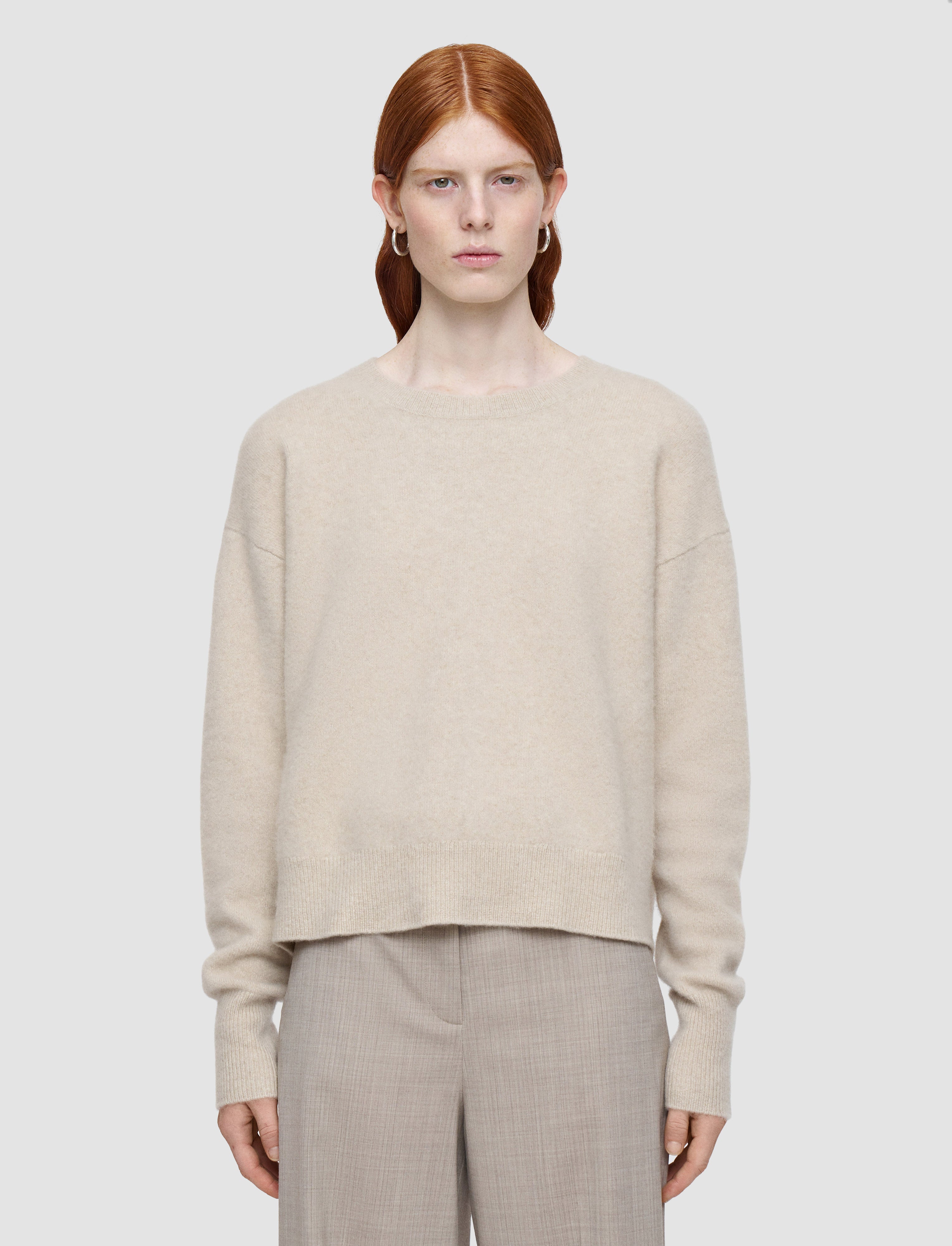 beige-pull-col-rond-en-cachemire-brosse-JOSEPH