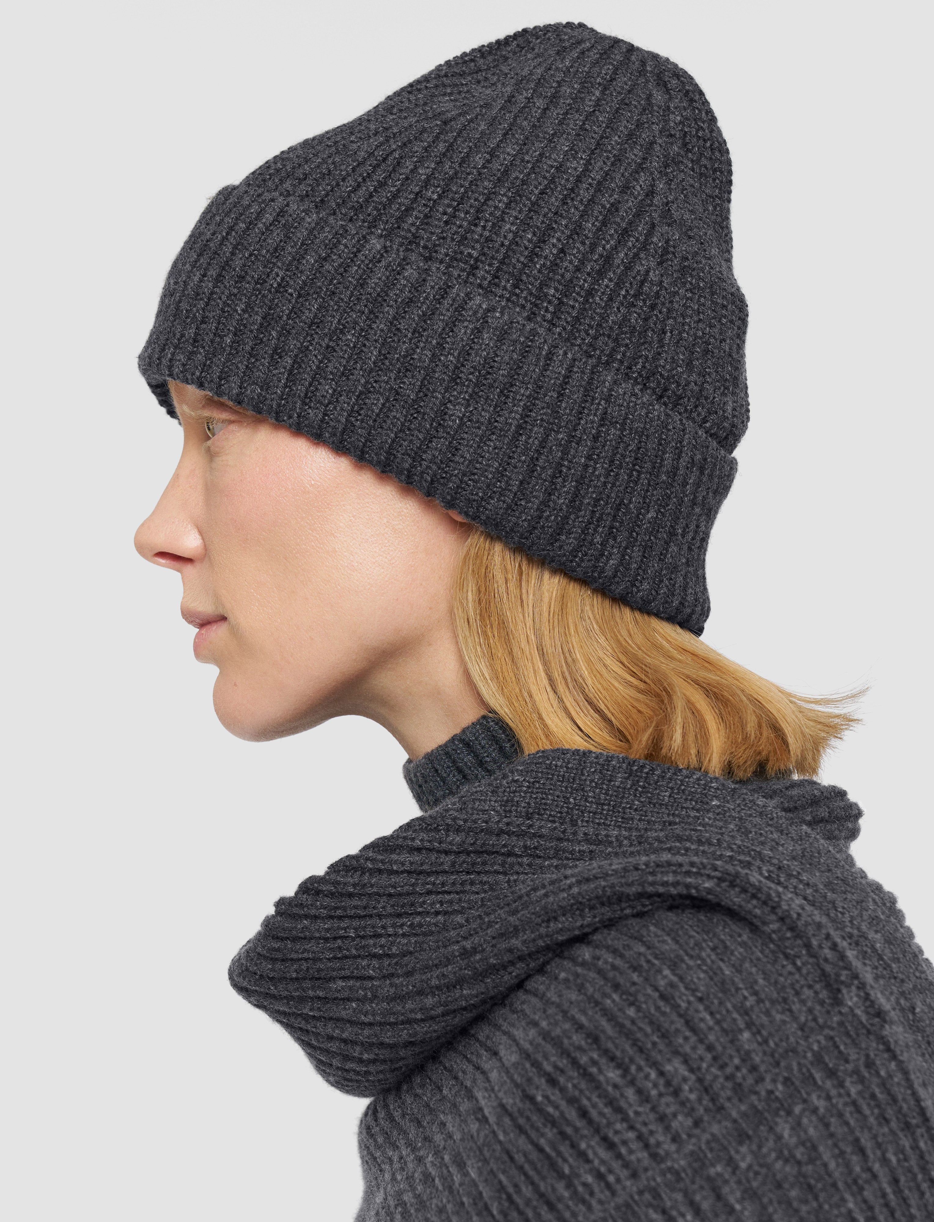 gris-bonnet-a-cotes-anglaises-JOSEPH