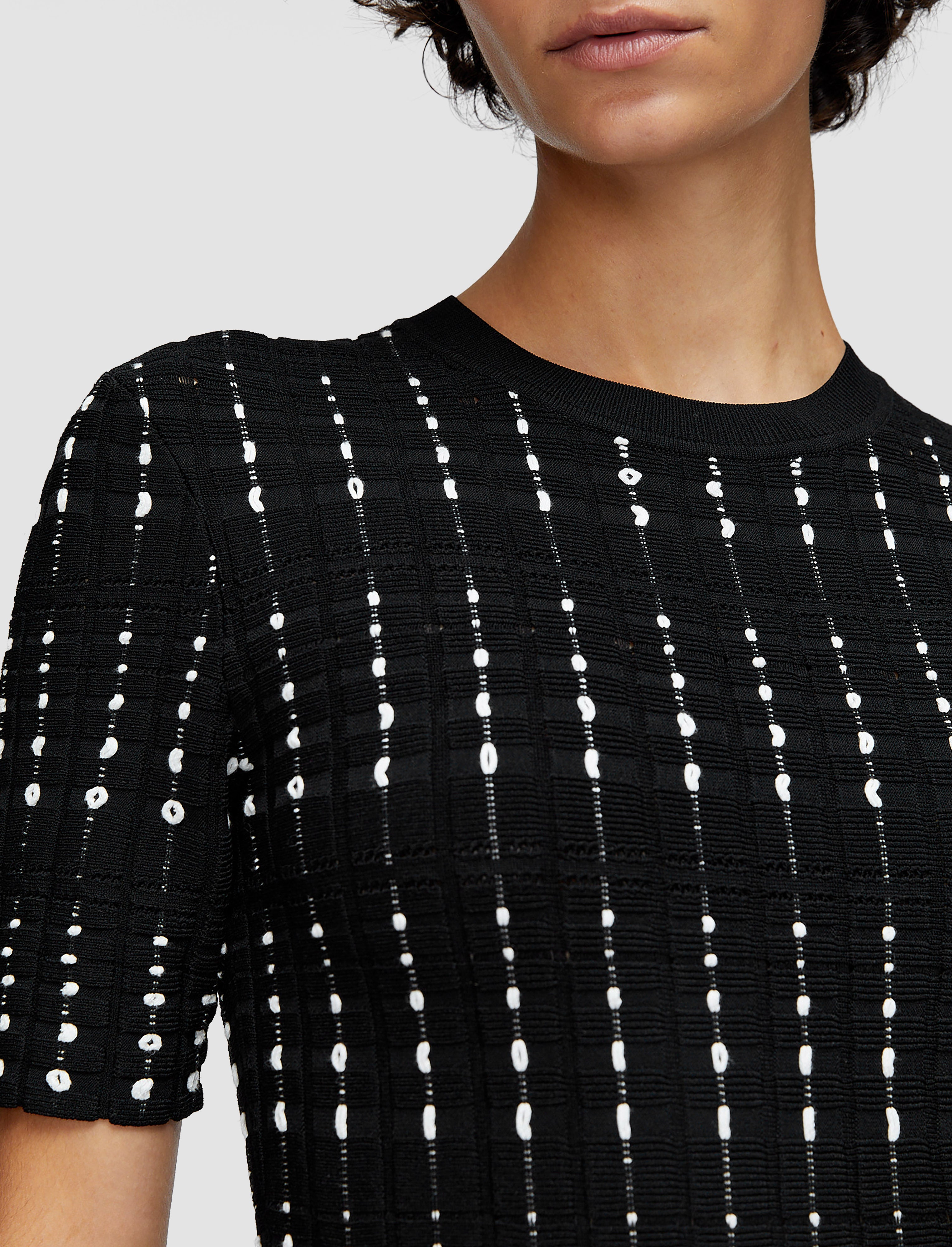 noir-robe-a-rayures-discontinues-JOSEPH