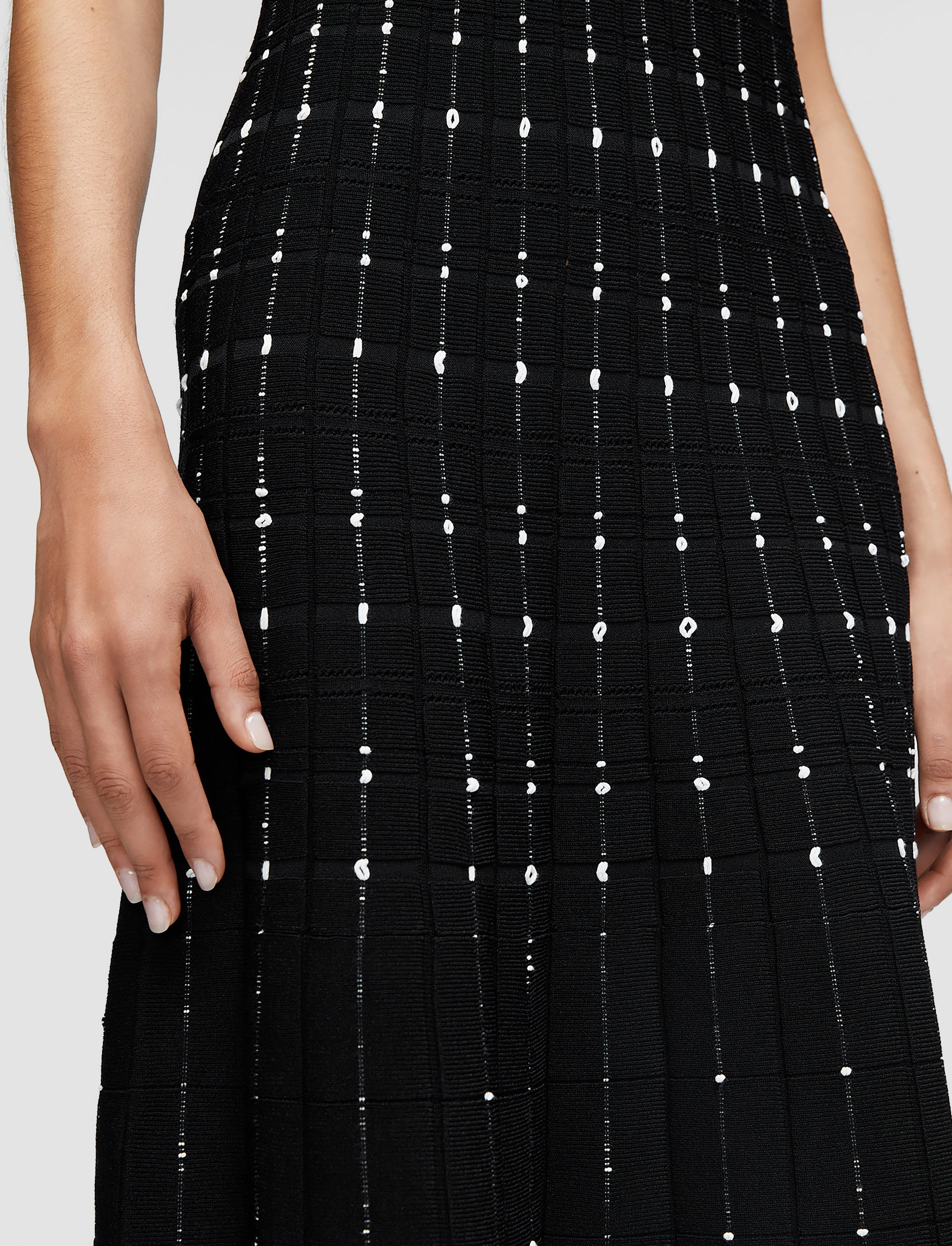 noir-robe-a-rayures-discontinues-JOSEPH