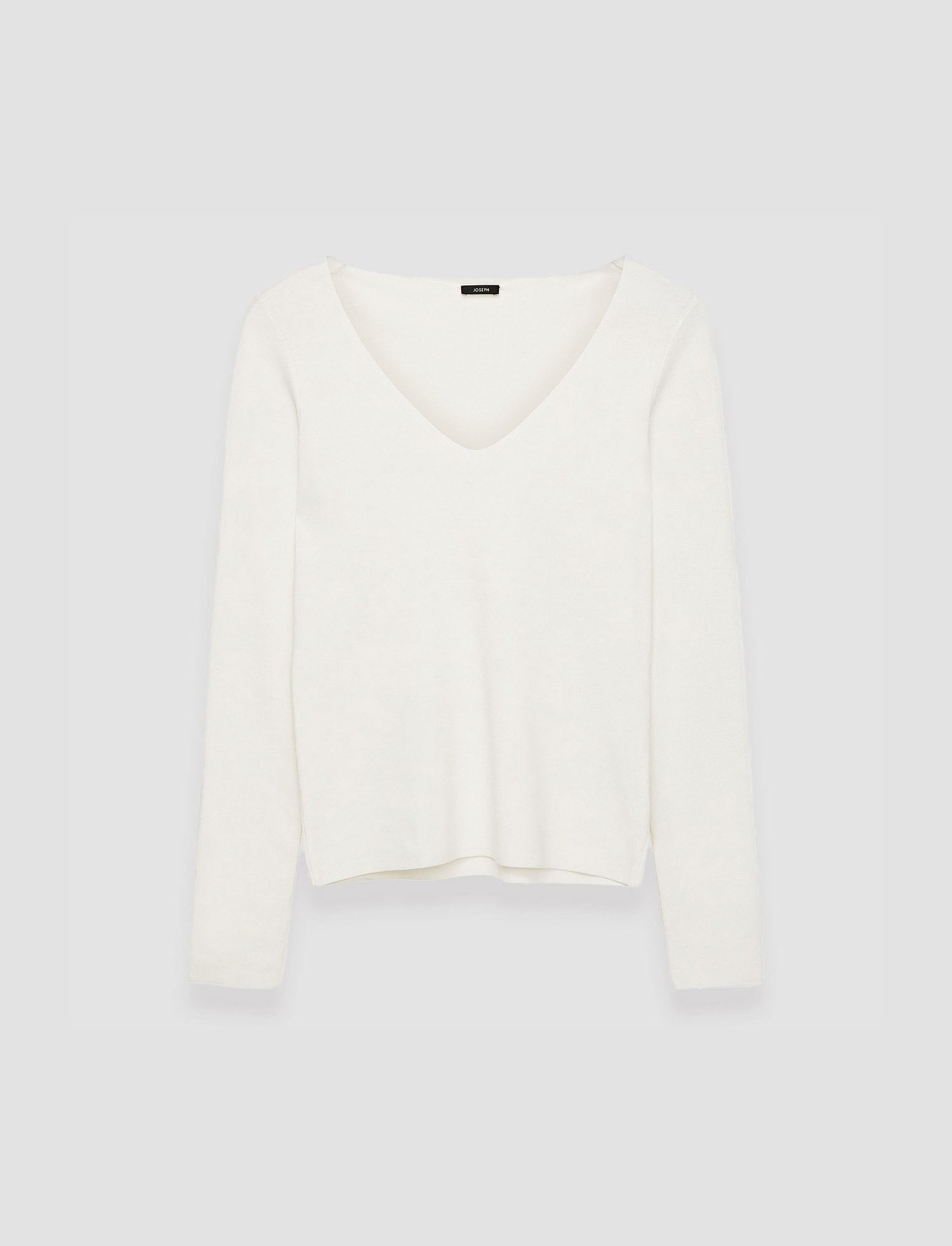 blanc-haut-col-v-en-soie-stretch-JOSEPH
