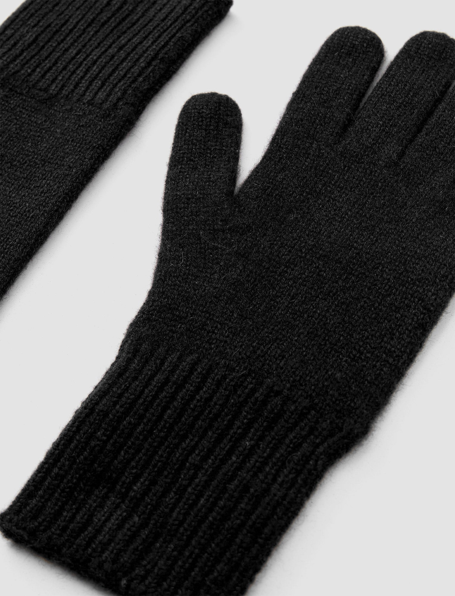 black-luxe-cashmere-gloves-JOSEPH