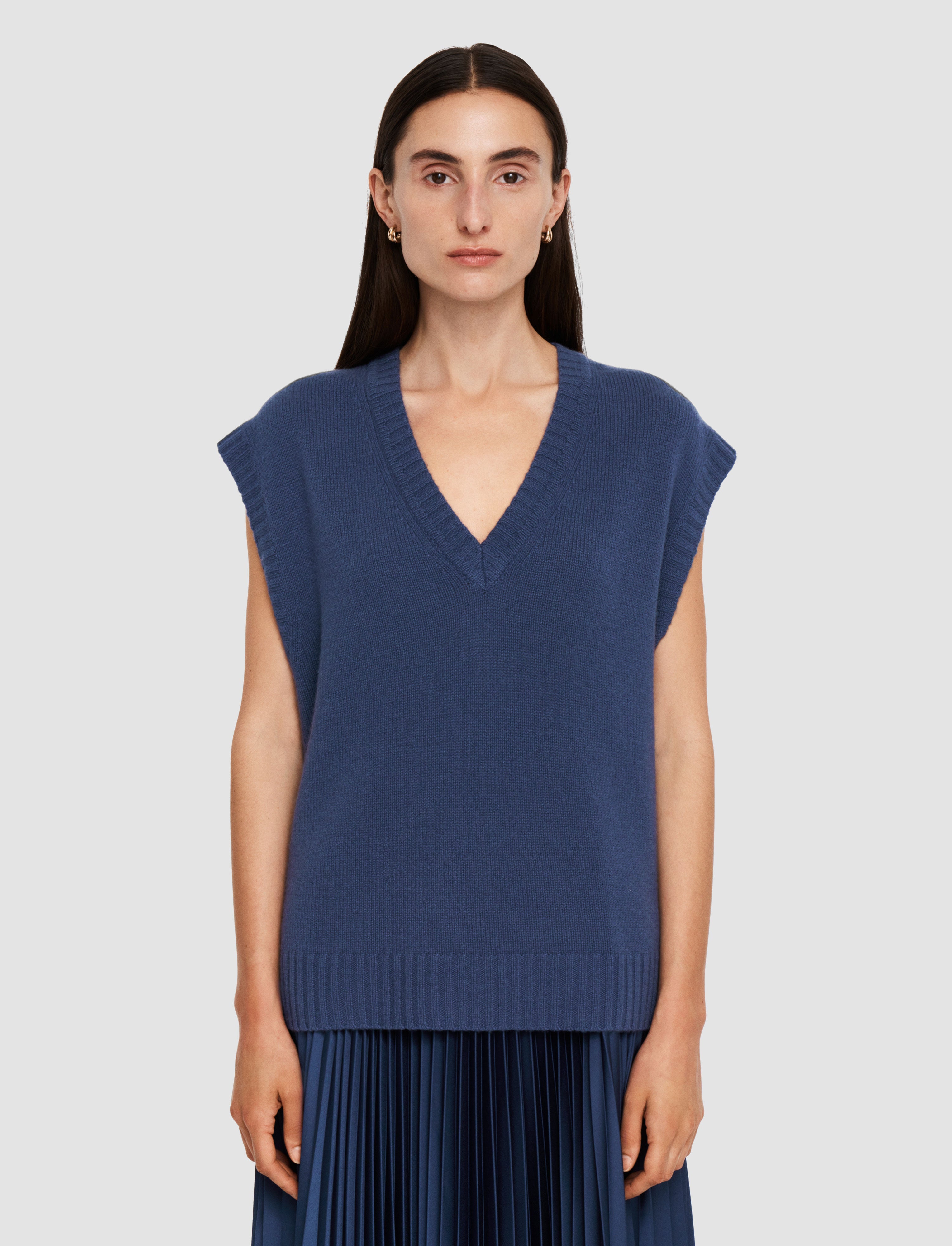 bleu-gilet-en-cachemire-JOSEPH