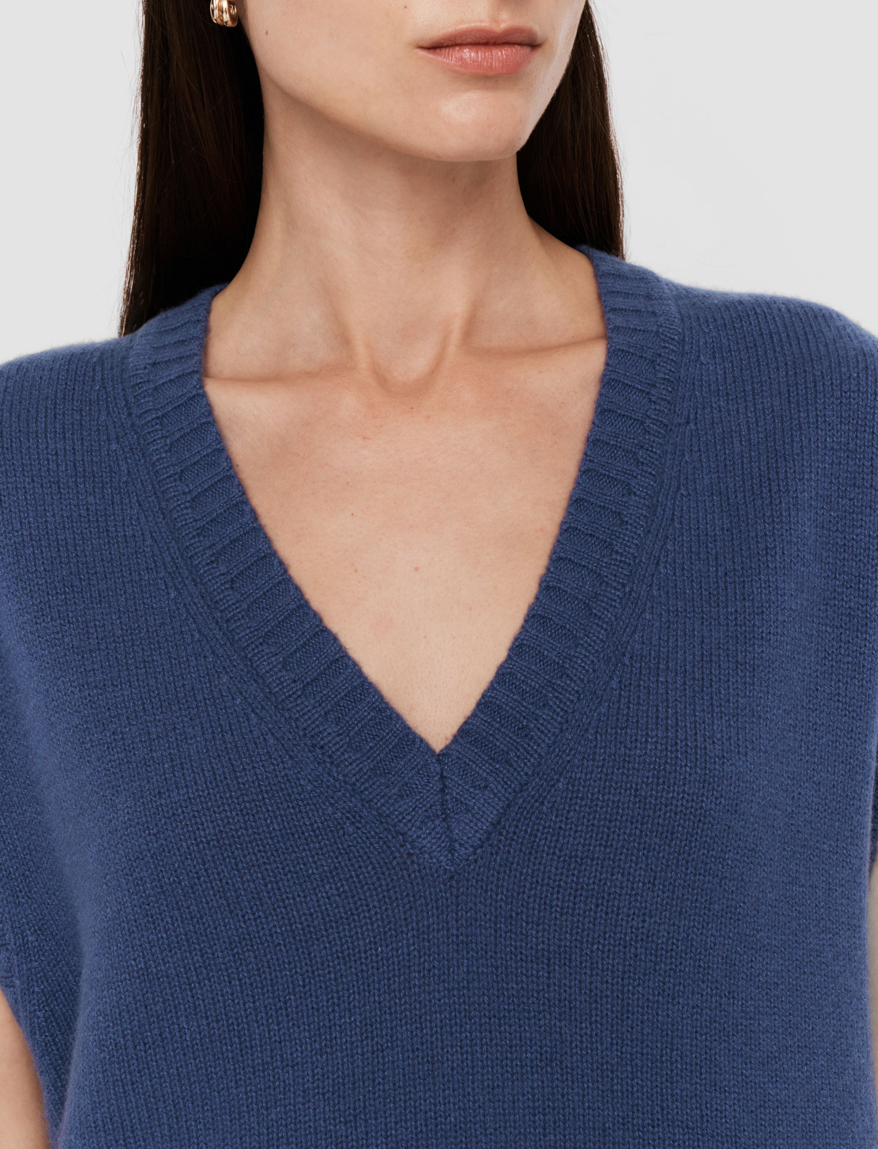 bleu-gilet-en-cachemire-JOSEPH