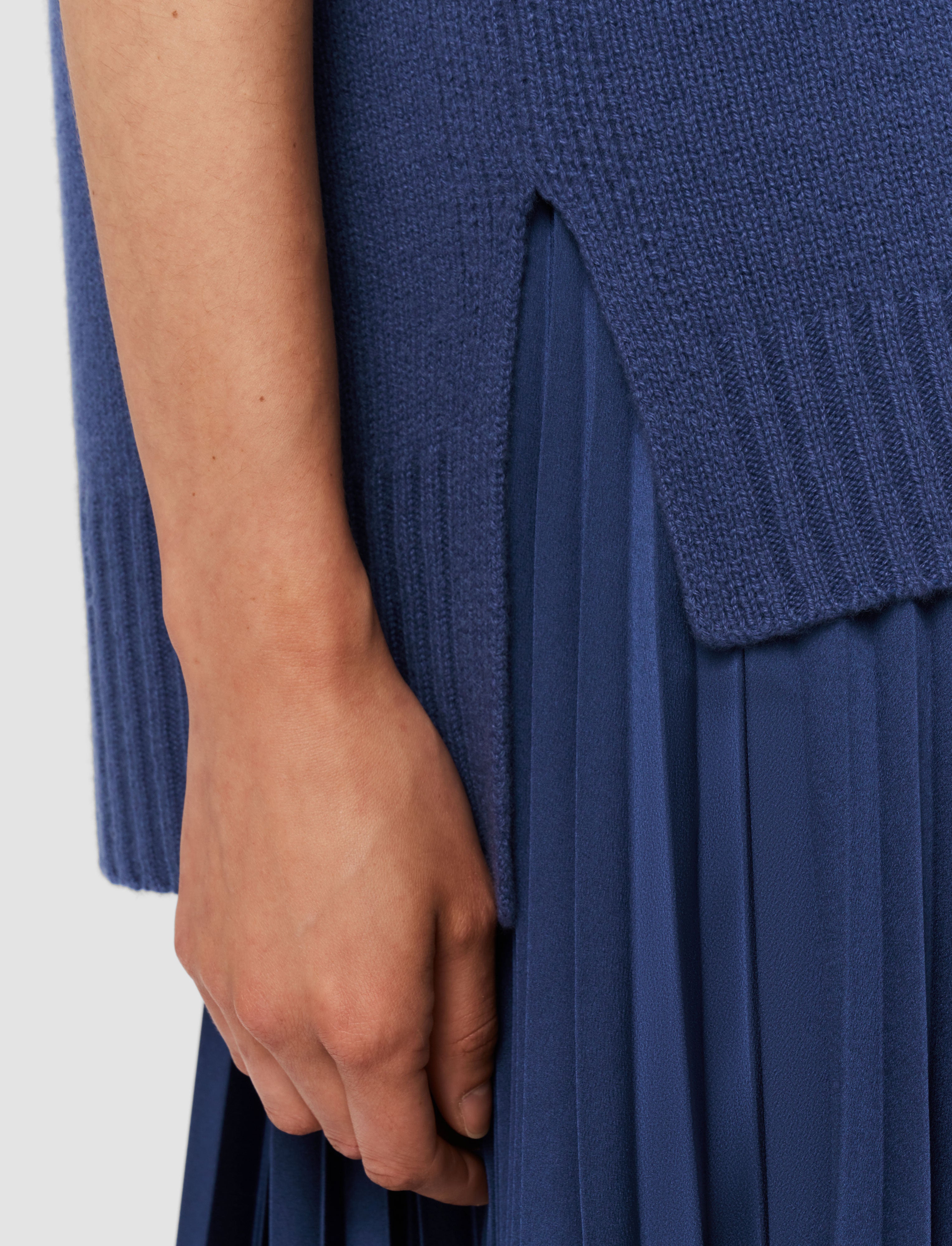 bleu-gilet-en-cachemire-JOSEPH