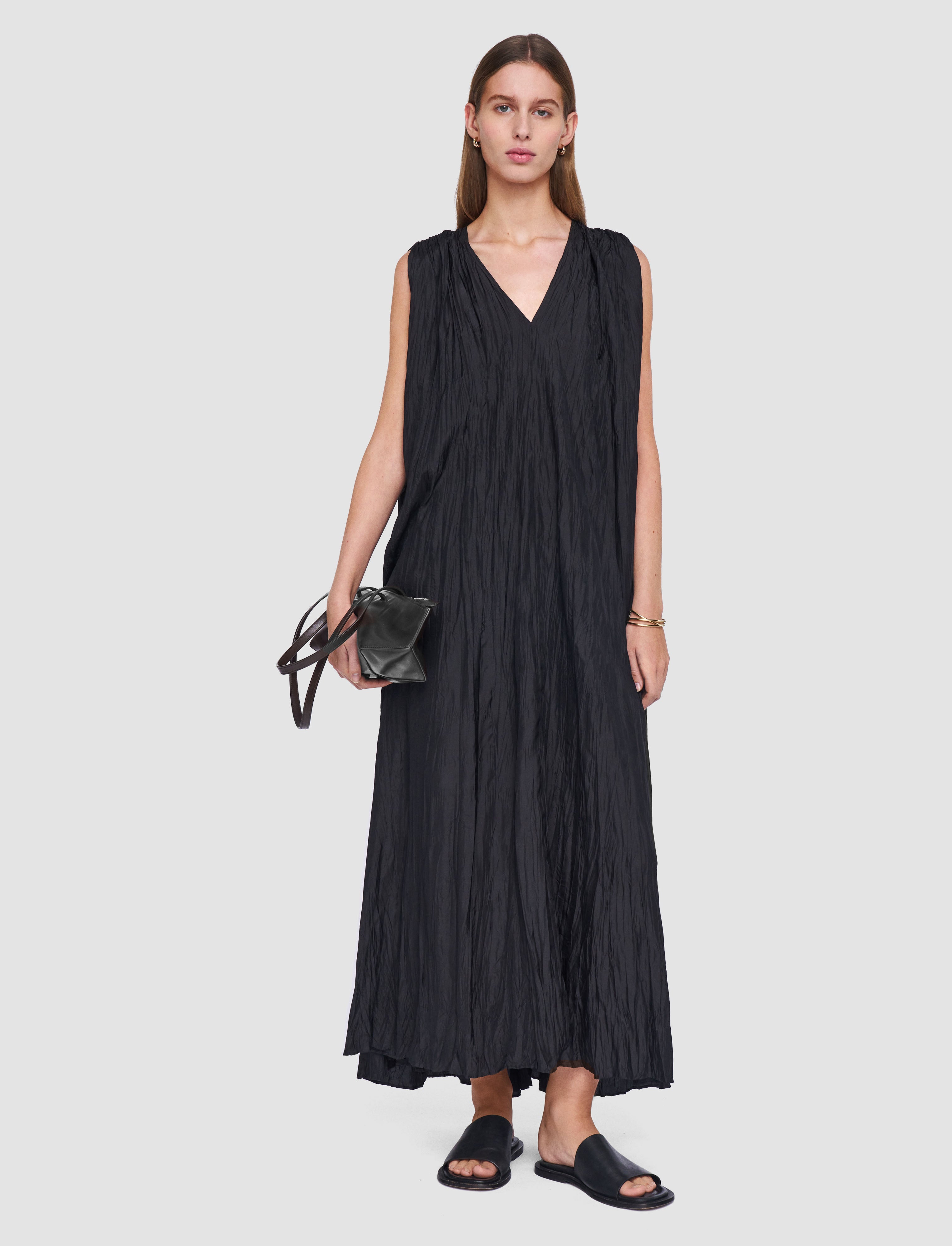 noir-robe-martini-en-soie-habotai-JOSEPH
