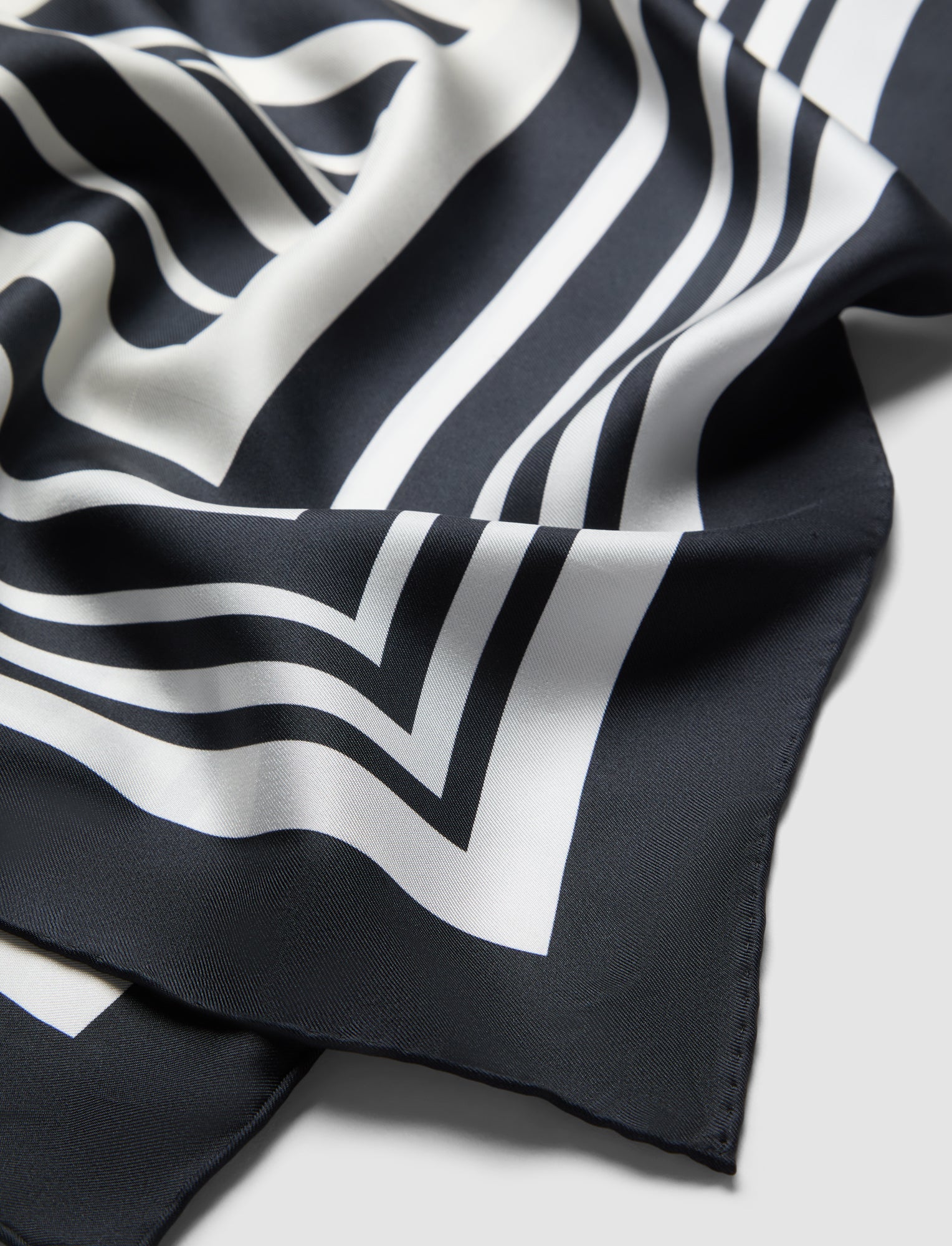 multicolore-grand-foulard-zenza-en-soie-JOSEPH