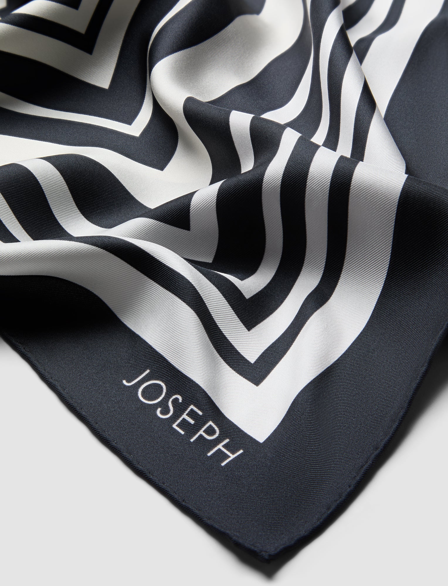 multicolore-grand-foulard-zenza-en-soie-JOSEPH