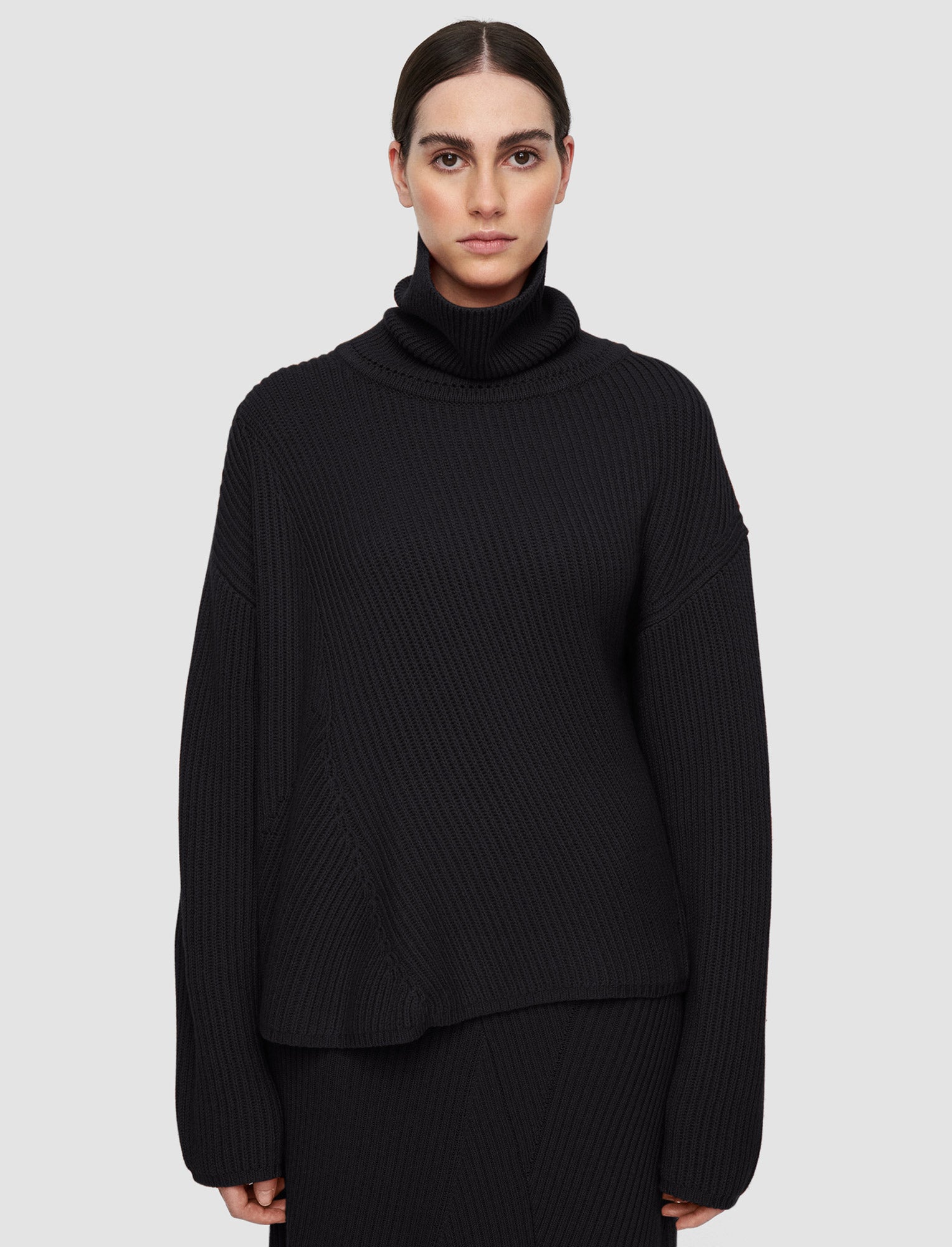 noir-pull-col-montant-a-cotes-anglaises-de-luxe-JOSEPH