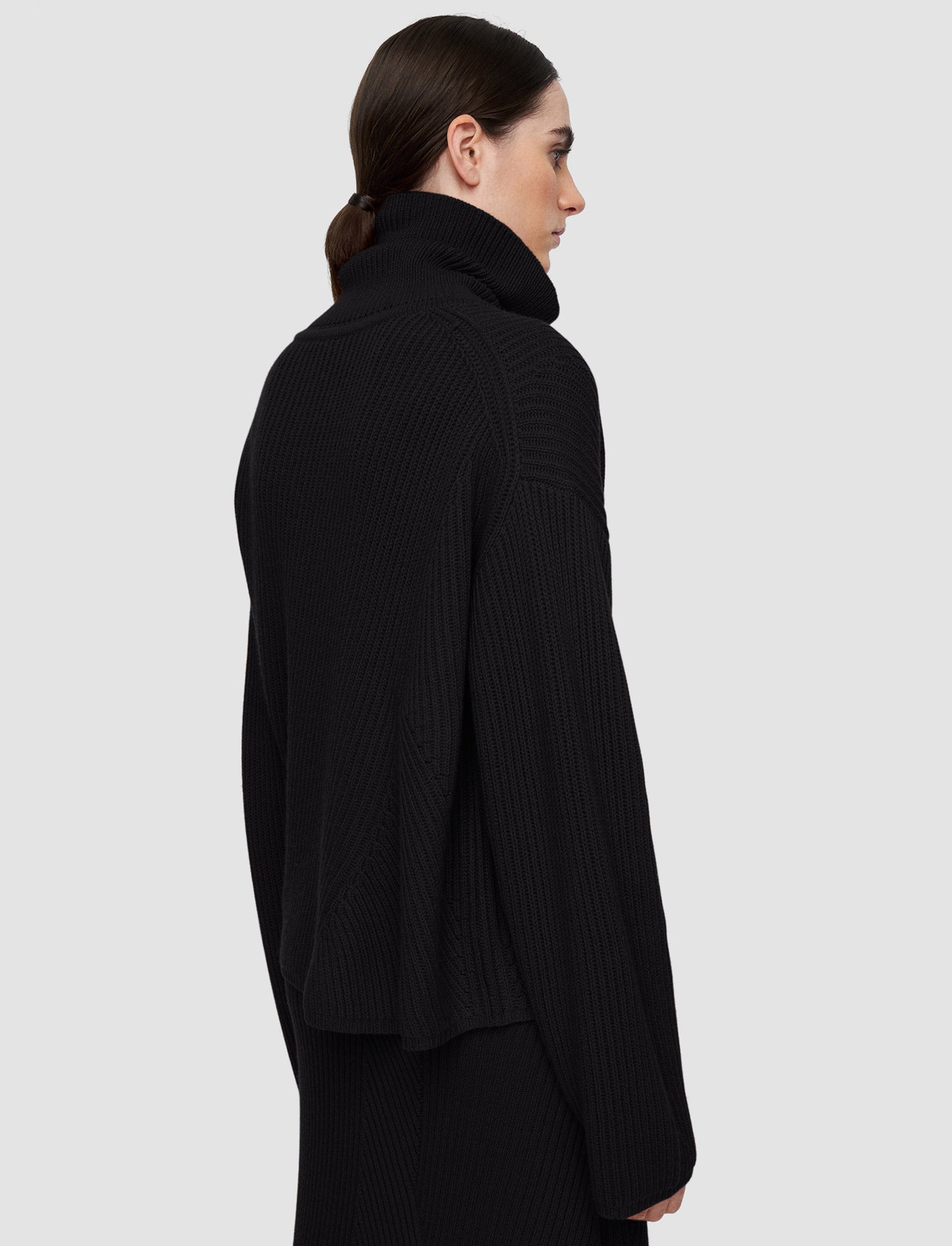 noir-pull-col-montant-a-cotes-anglaises-de-luxe-JOSEPH