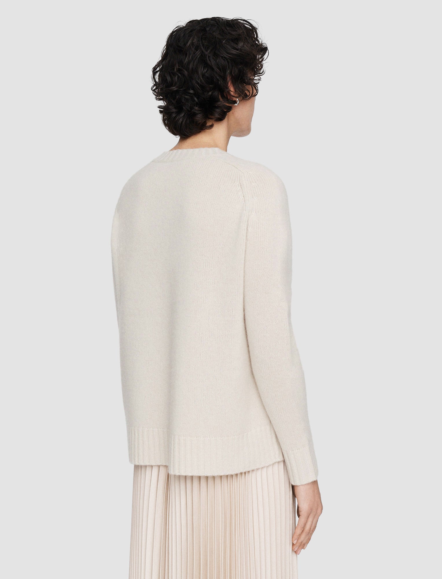 beige-pull-col-rond-en-cachemire-ajoure-JOSEPH