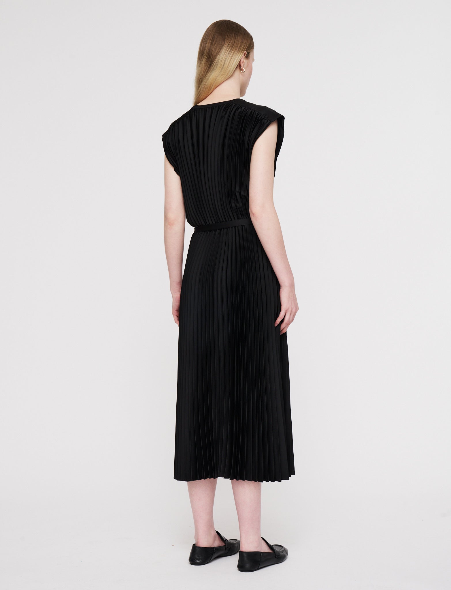 noir-robe-volta-en-maille-plissee-JOSEPH