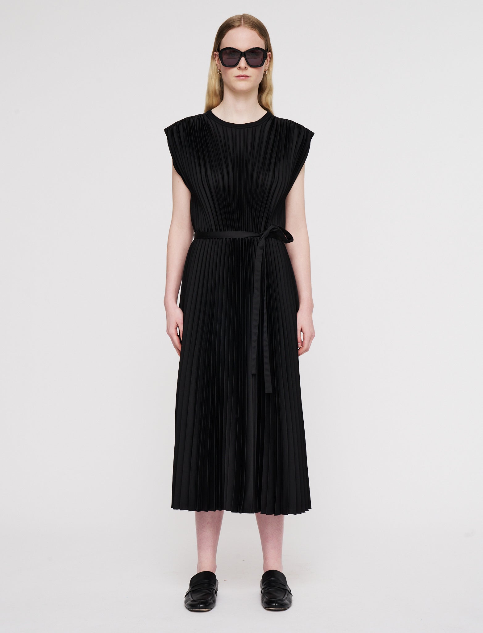 noir-robe-volta-en-maille-plissee-JOSEPH
