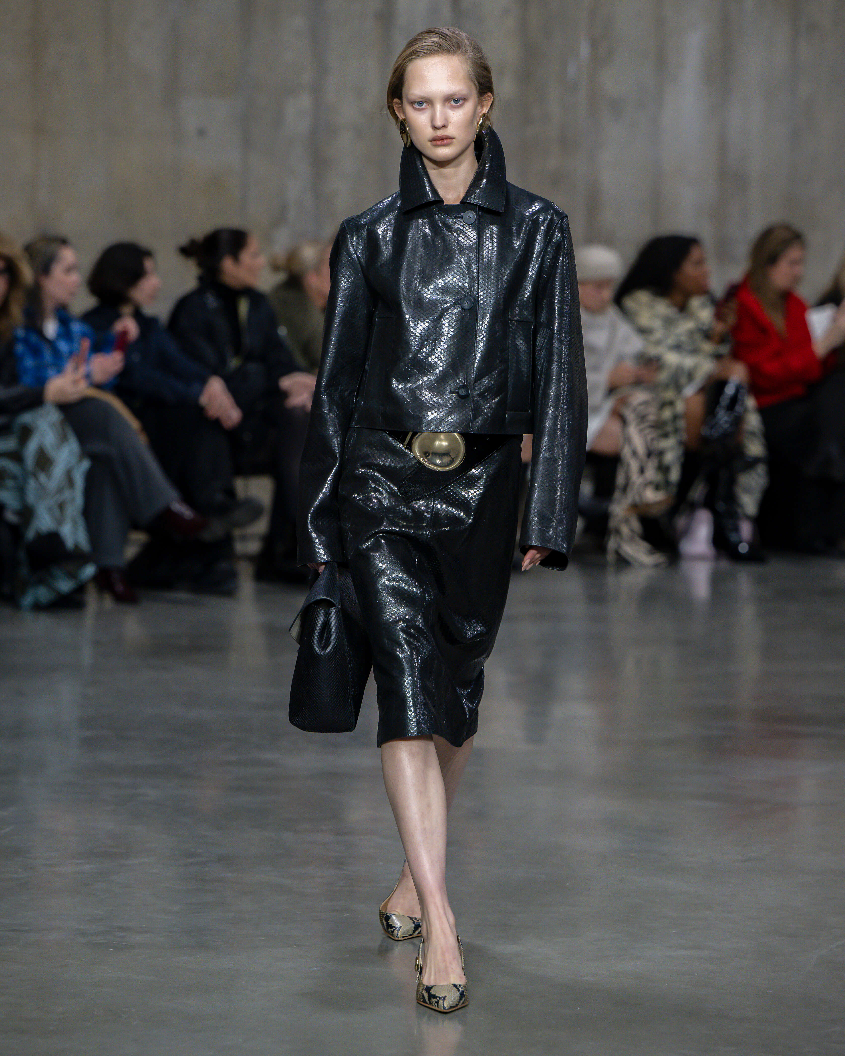 黒-edale-scaled-leather-ジャケット-JOSEPH