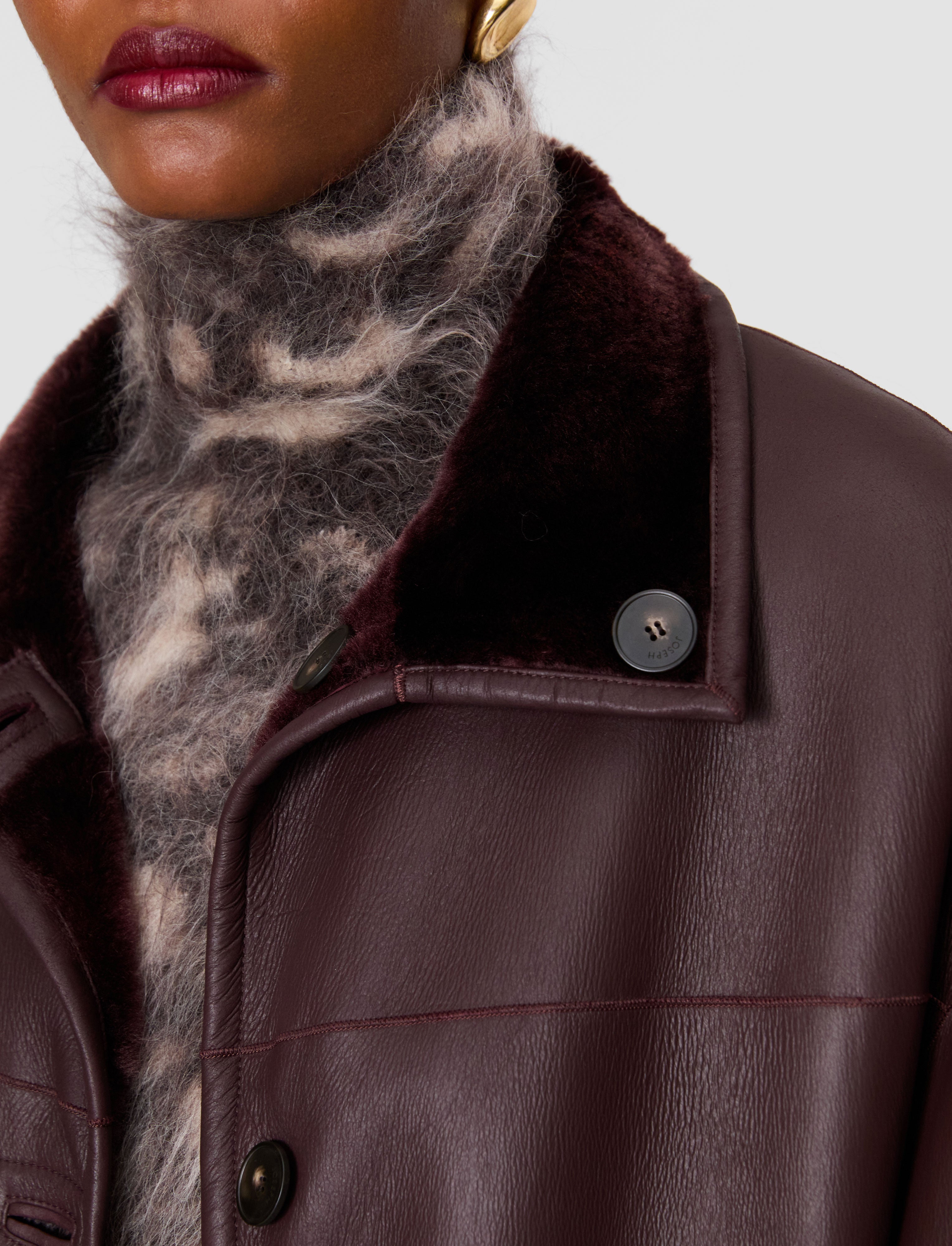 violet-manteau-ari-reversible-en-natural-peau-lainee-JOSEPH