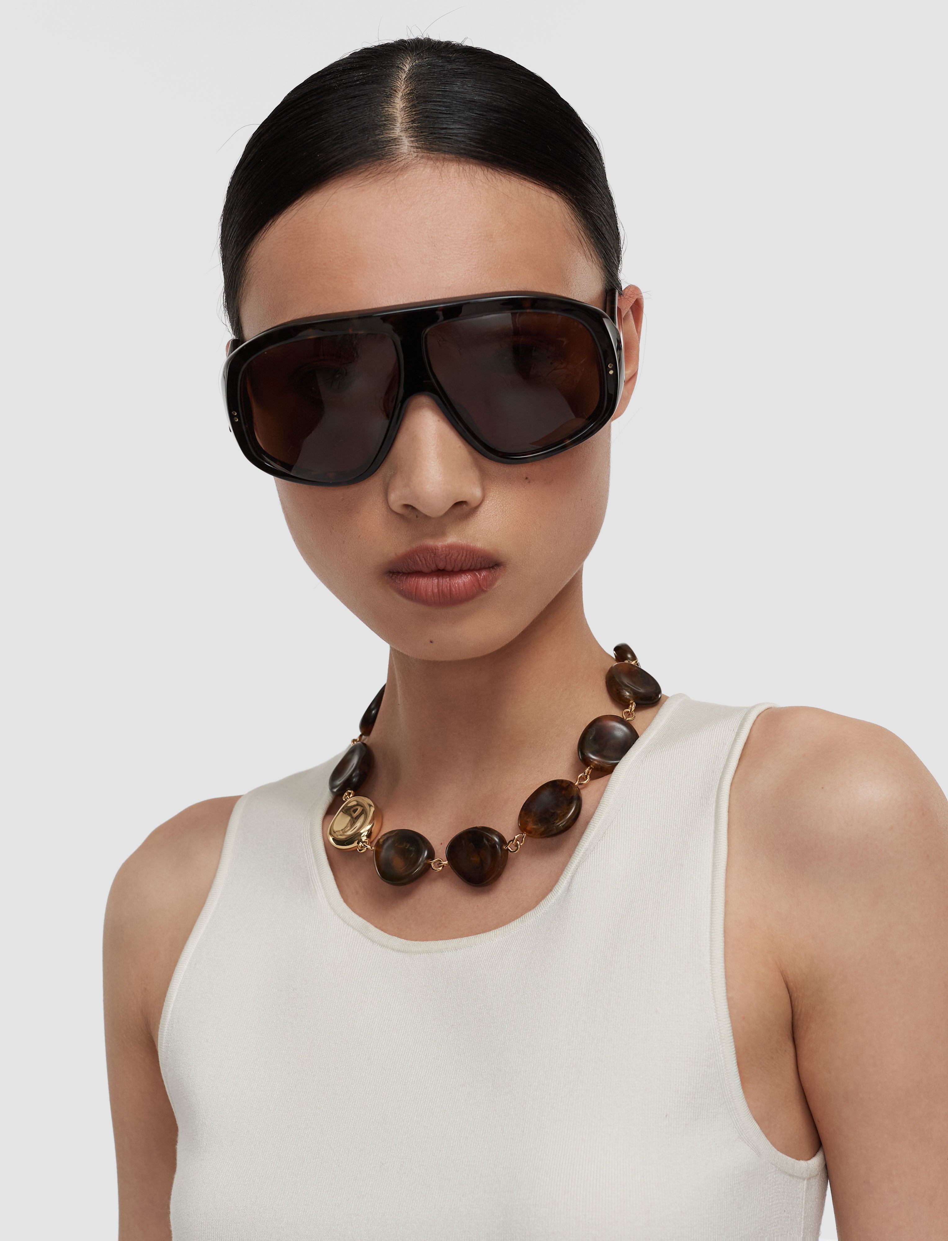 marron-collier-bean-en-resine-JOSEPH