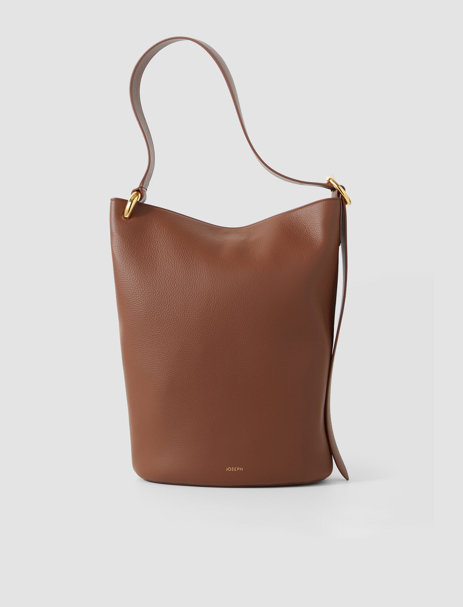 marron-sac-en-cuir-bucket-JOSEPH