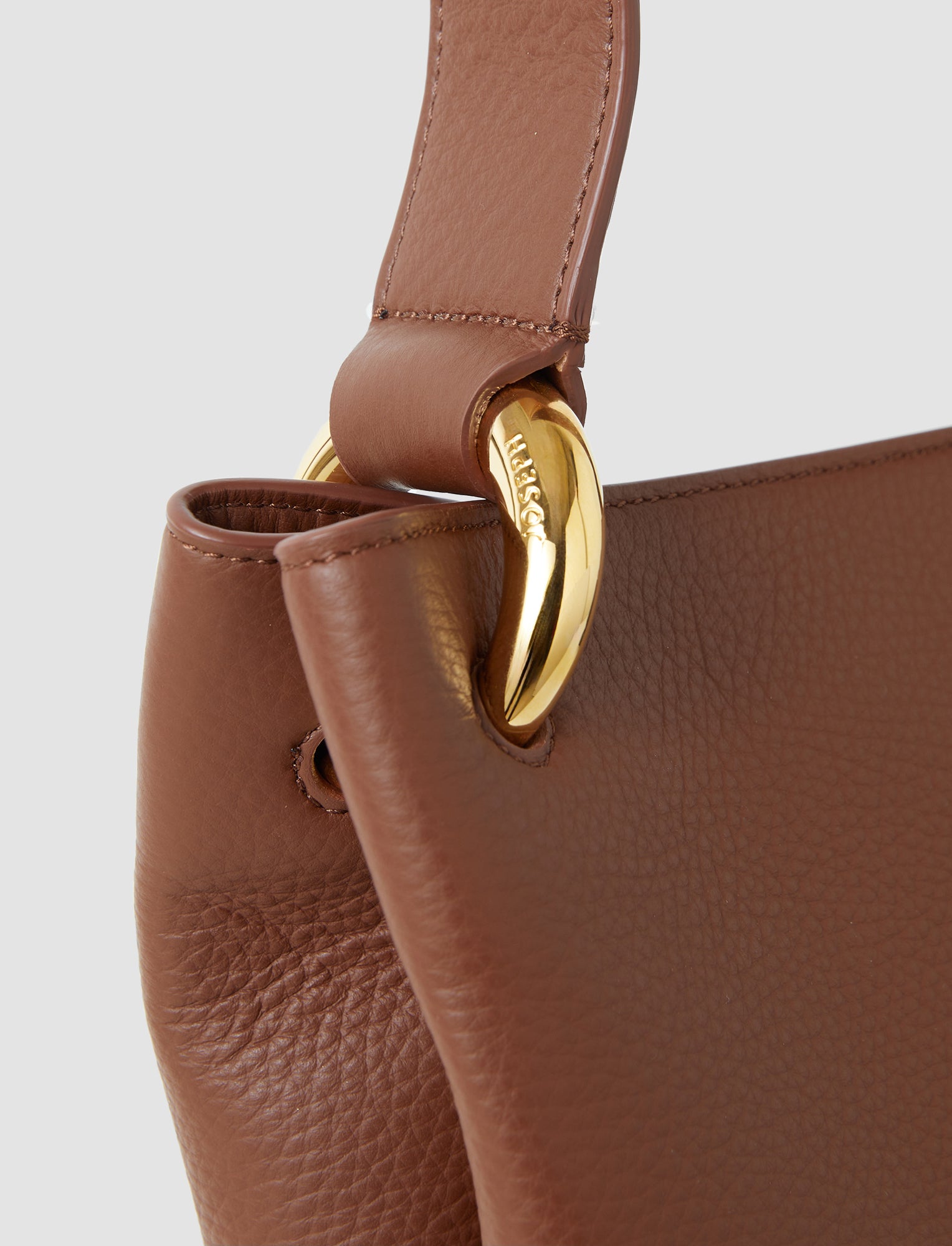 marron-sac-en-cuir-bucket-JOSEPH