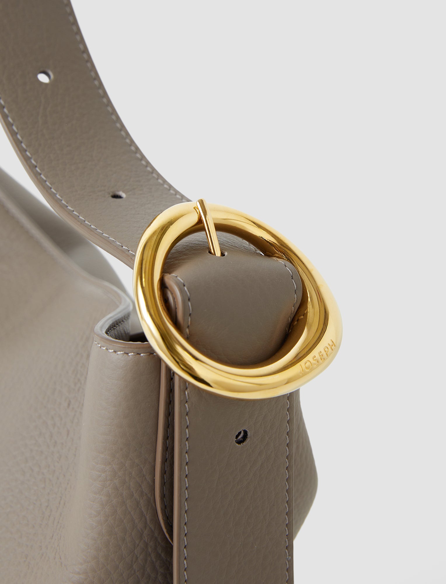 marron-sac-en-cuir-bucket-JOSEPH