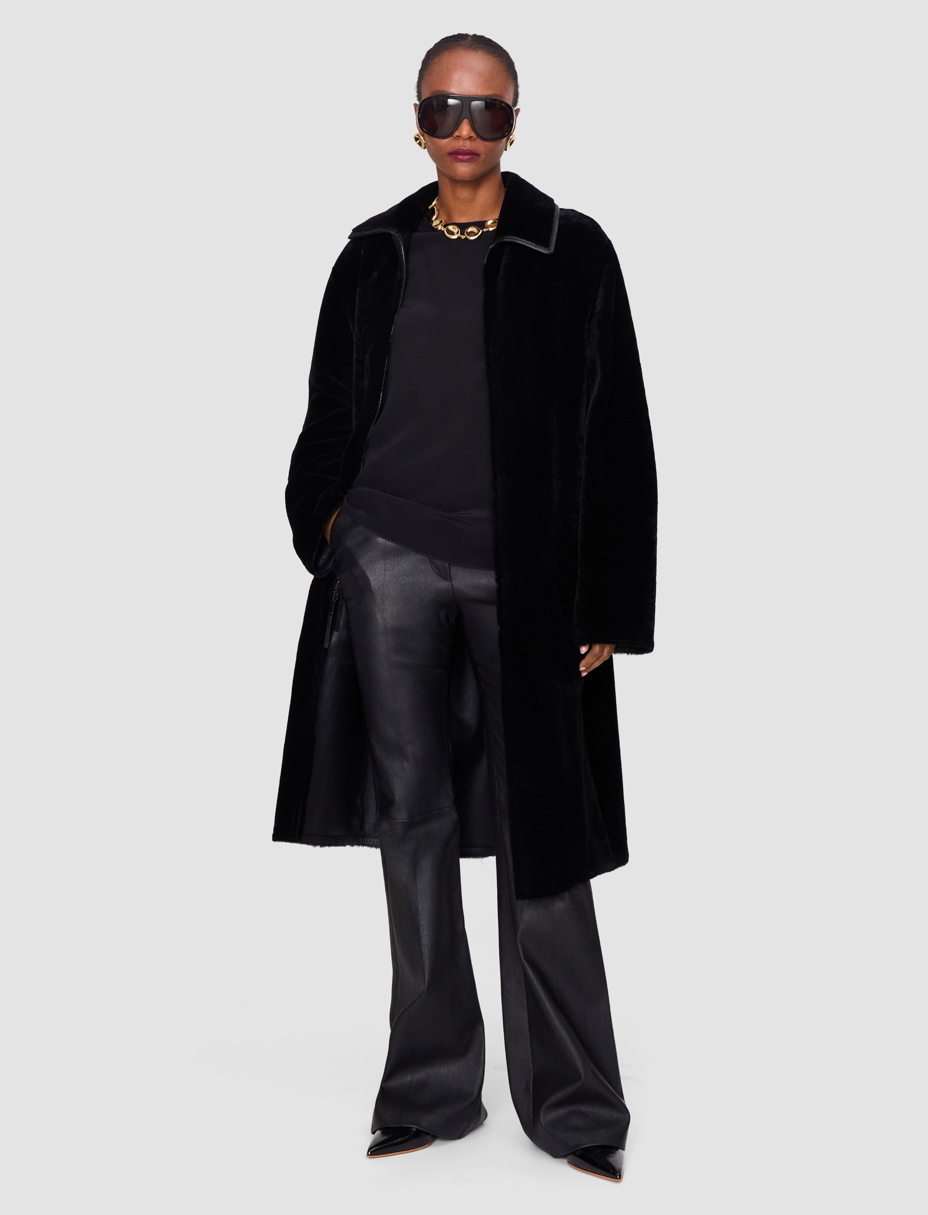 noir-manteau-caspian-reversible-en-shearling-souple-JOSEPH
