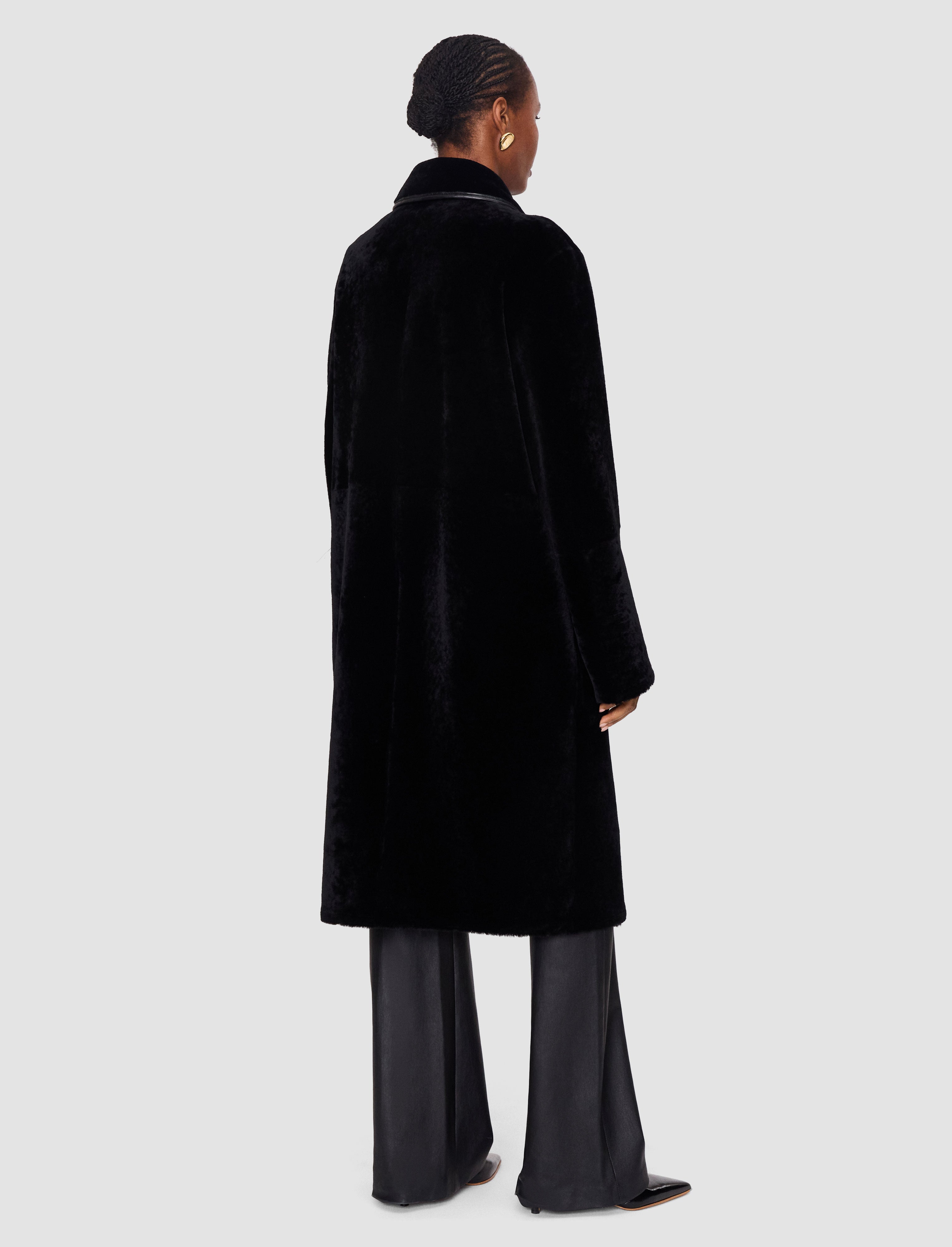 noir-manteau-caspian-reversible-en-shearling-souple-JOSEPH