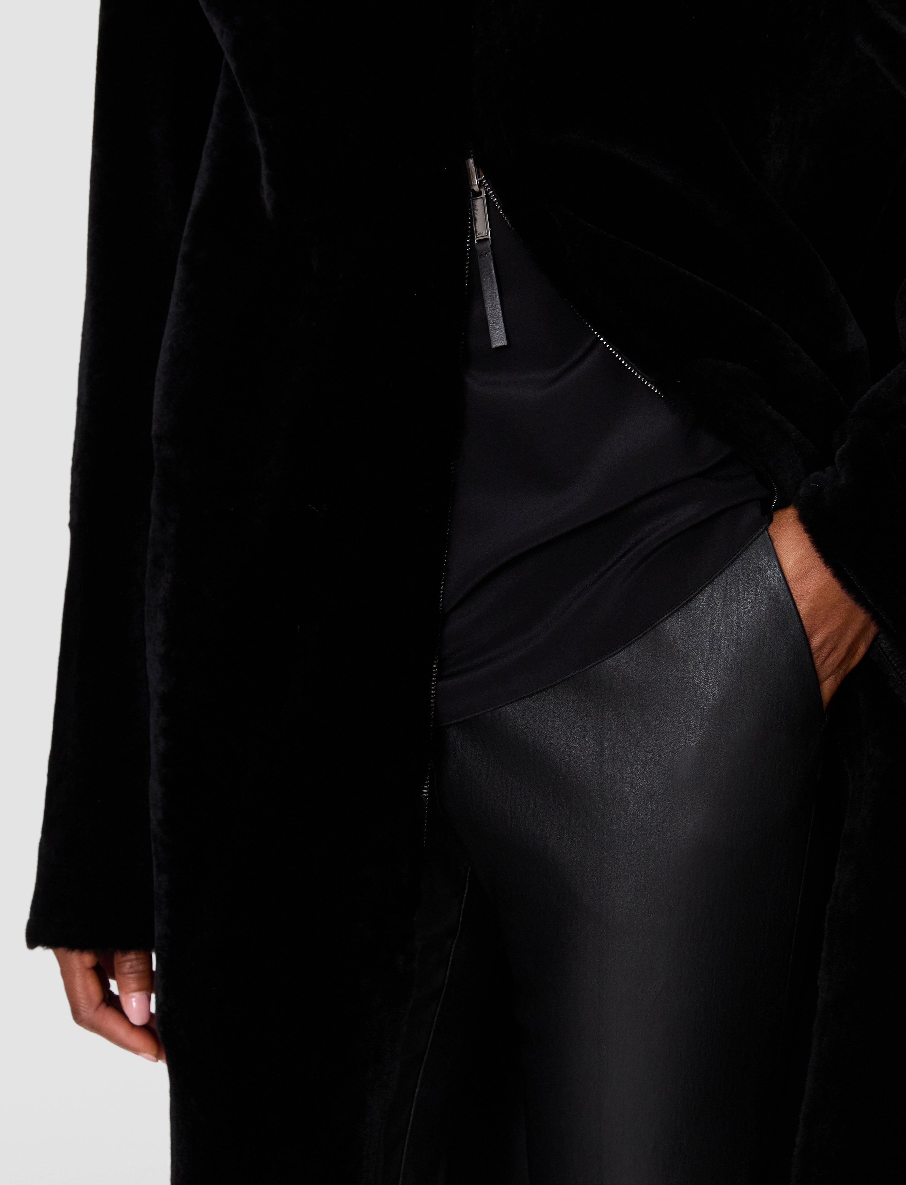 noir-manteau-caspian-reversible-en-shearling-souple-JOSEPH