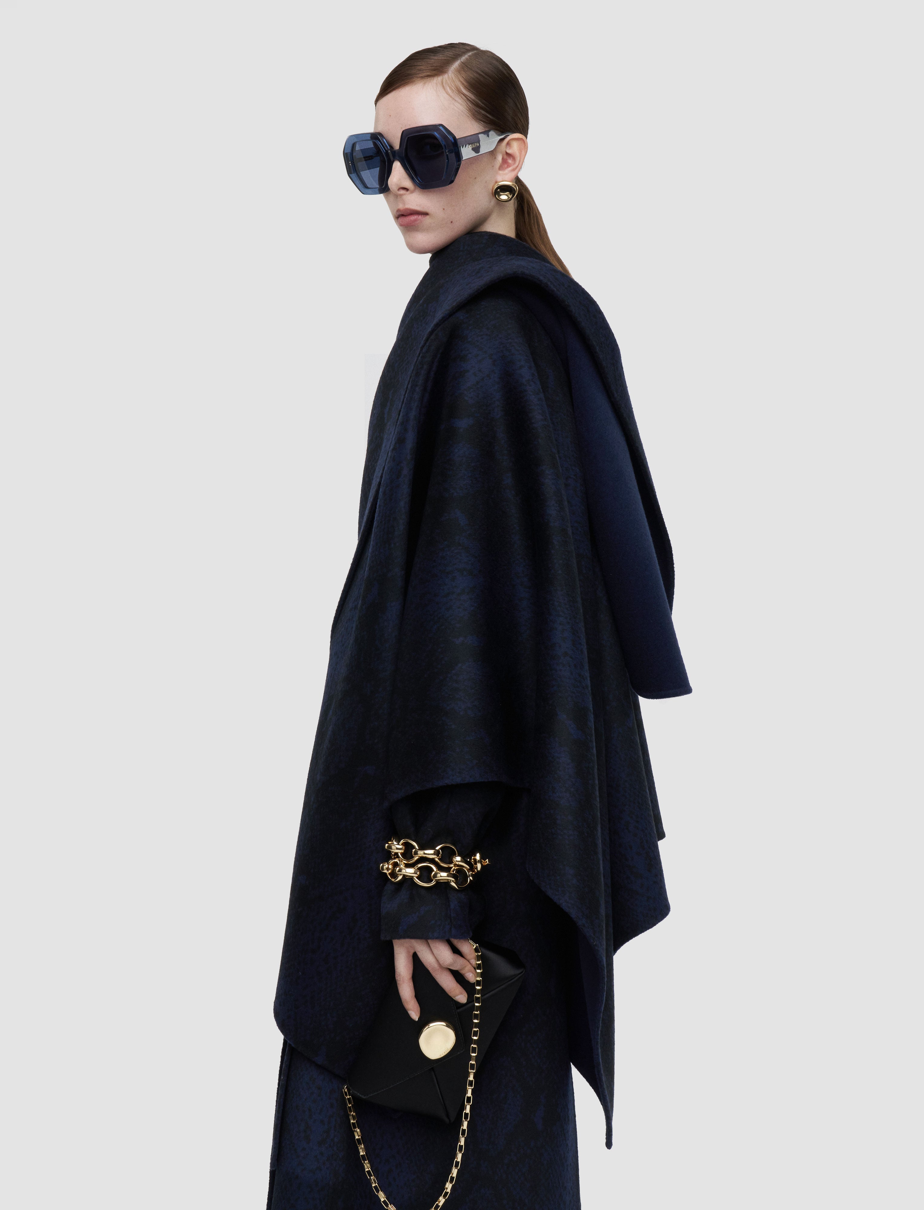 bleu-cape-cassidy-a-double-face-en-jacquard-serpent-JOSEPH
