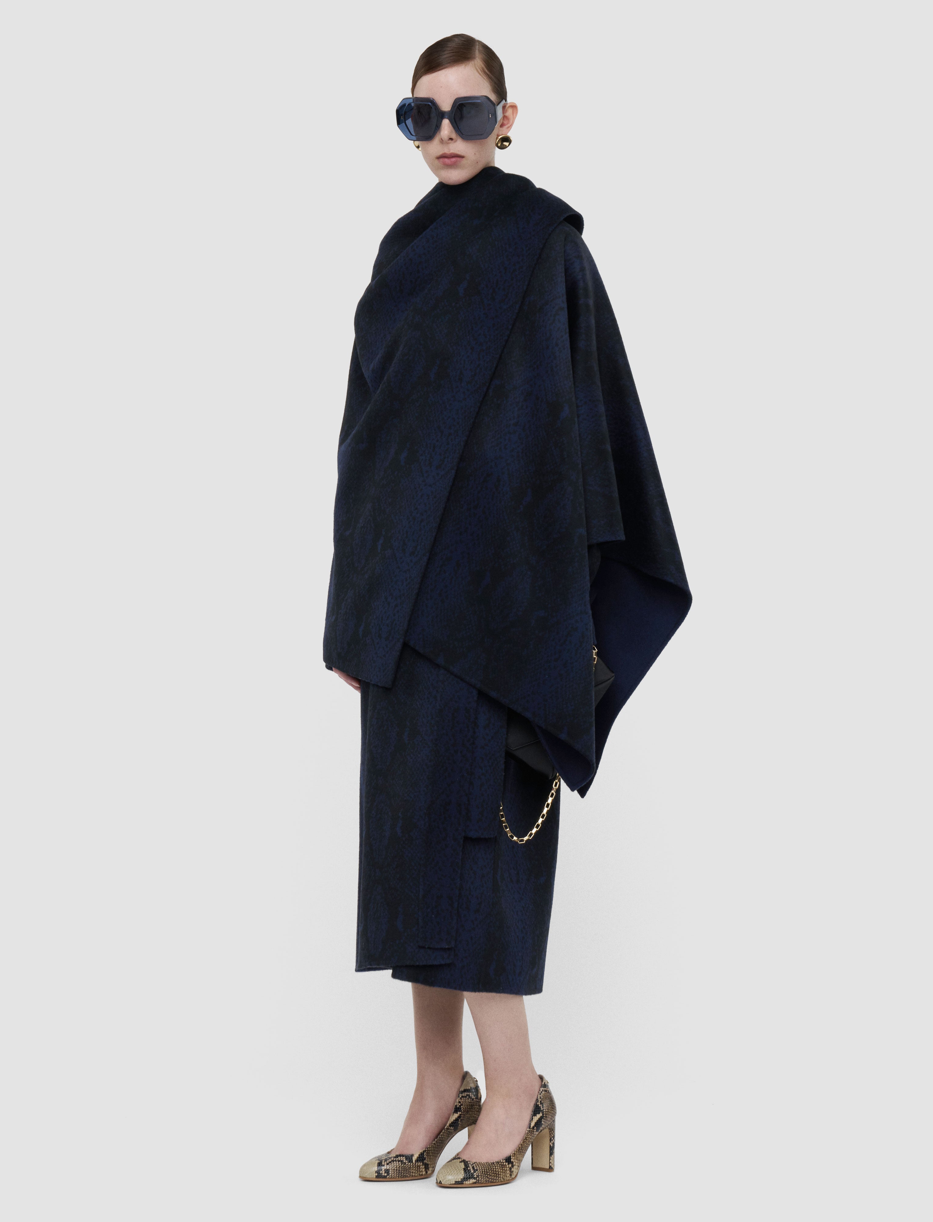 bleu-cape-cassidy-a-double-face-en-jacquard-serpent-JOSEPH