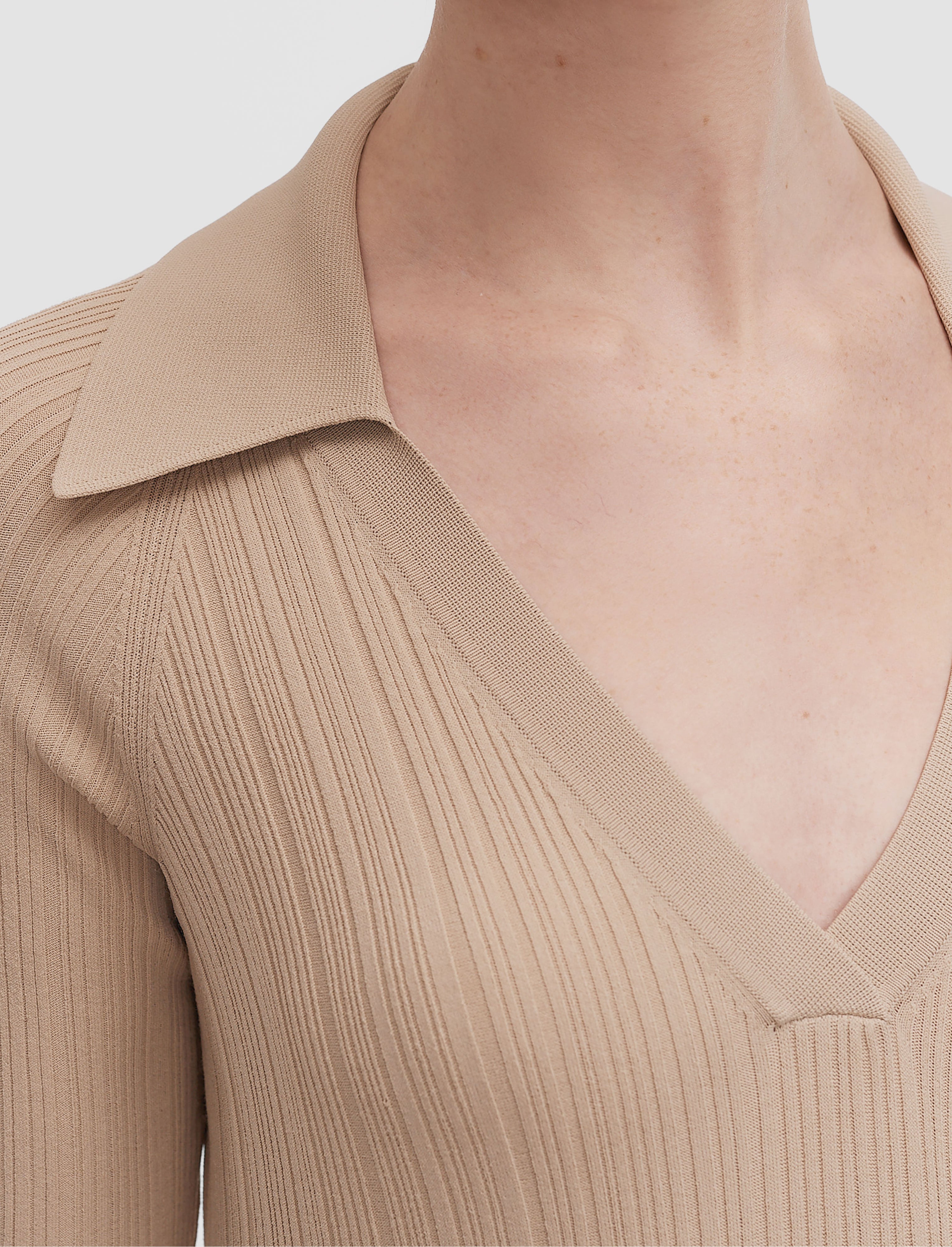 beige-top-chelia-en-maille-plissee-JOSEPH