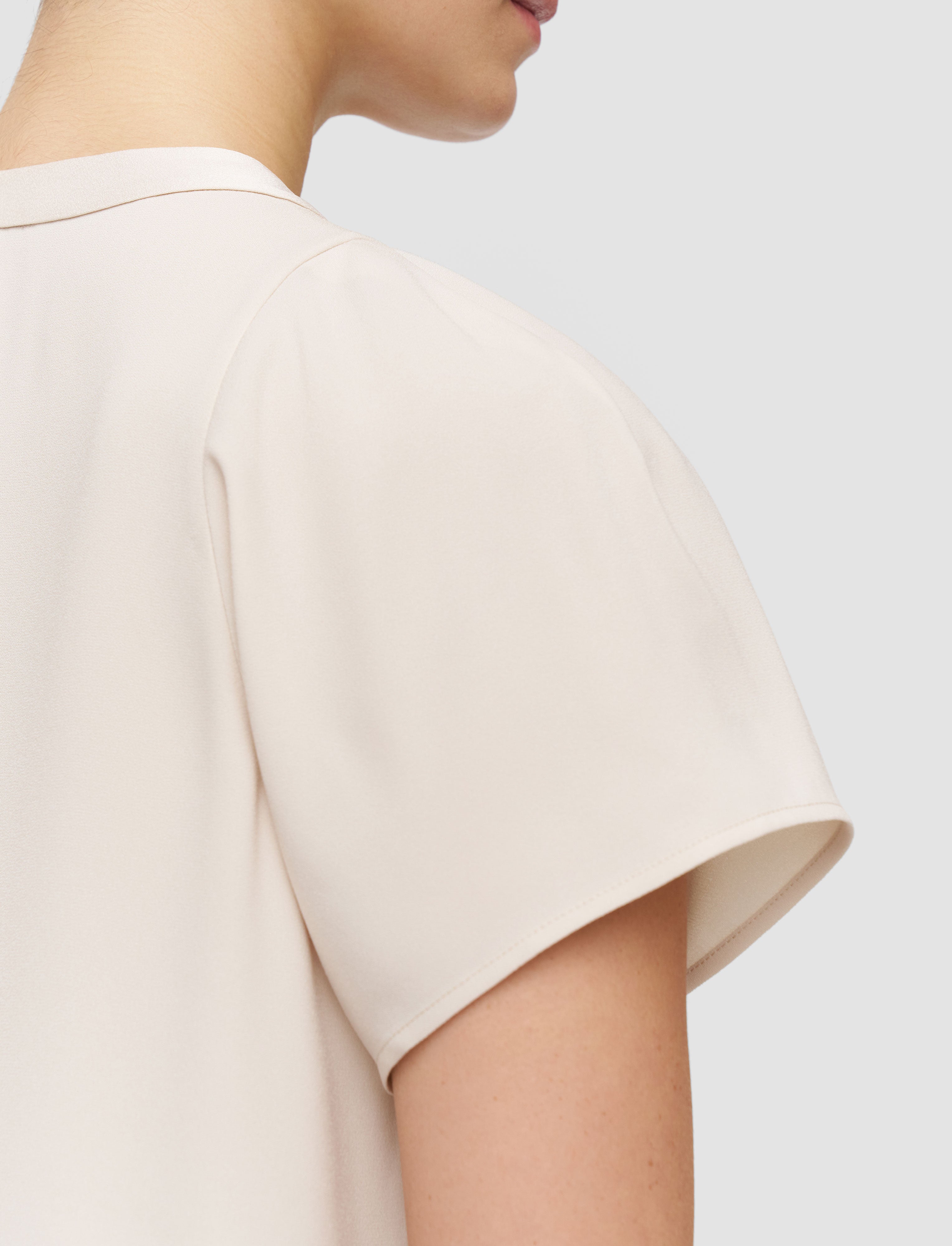 ベージュ-donna-crepe-トップス-JOSEPH