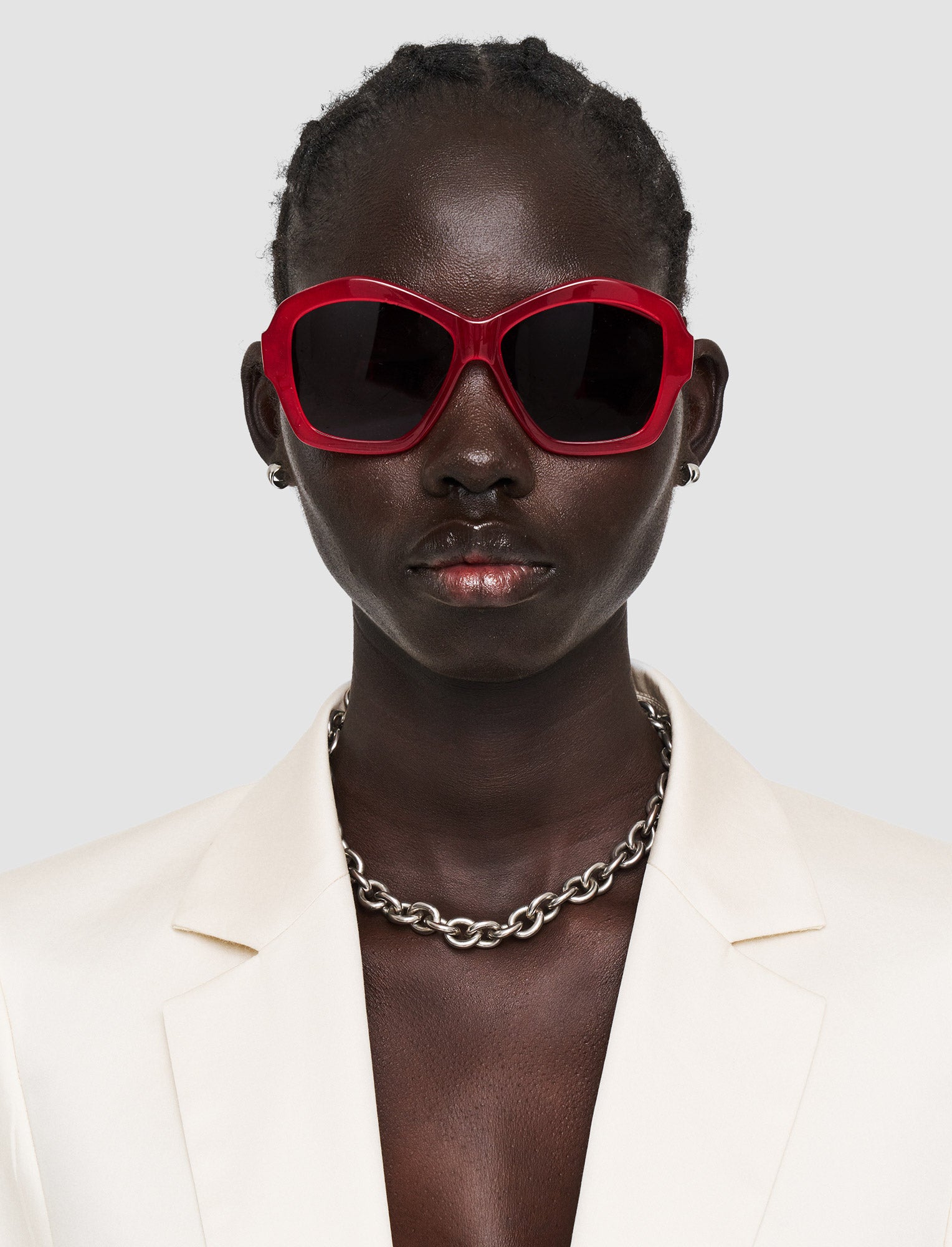 rouge-lunettes-de-soleil-rondes-JOSEPH