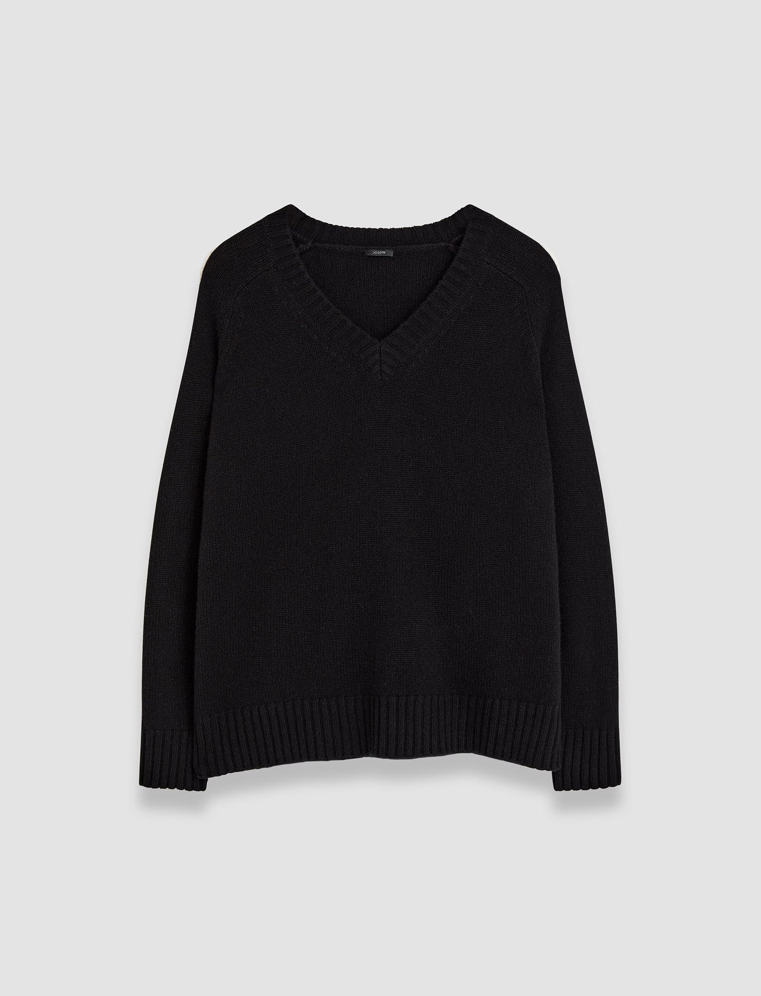 noir-pull-col-v-en-cachemire-ajoure-JOSEPH