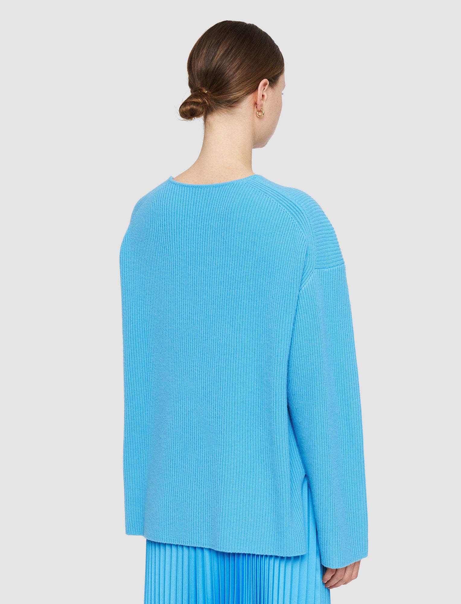 bleu-pull-col-v-en-pur-cachemire-JOSEPH