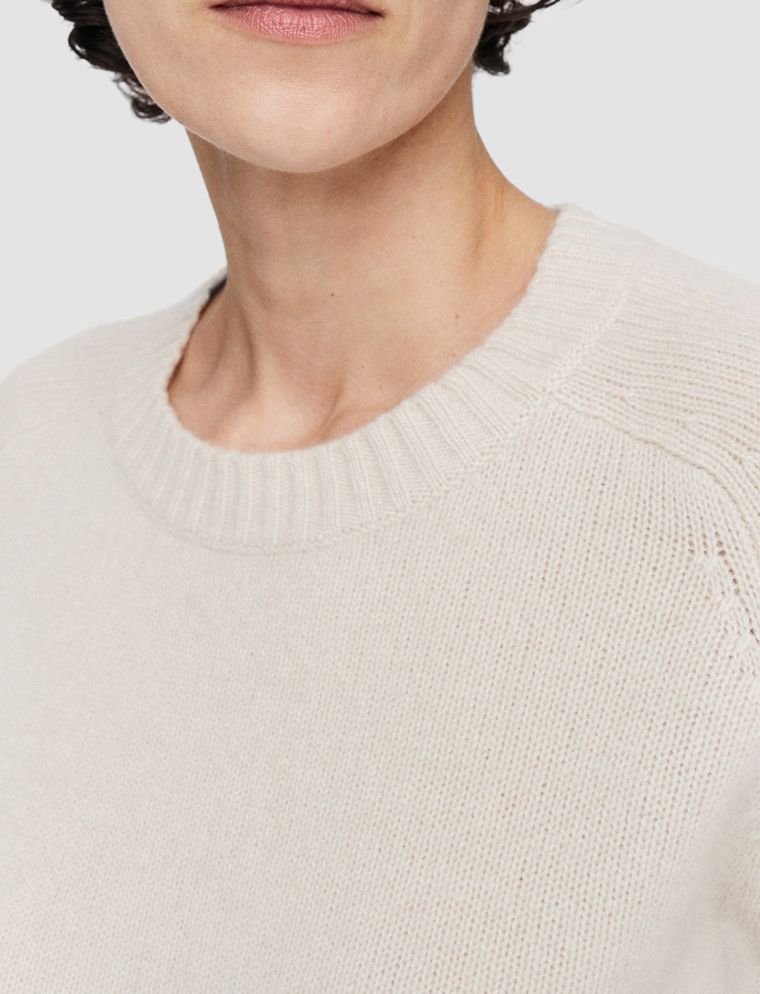 beige-pull-col-v-en-cachemire-ajoure-JOSEPH