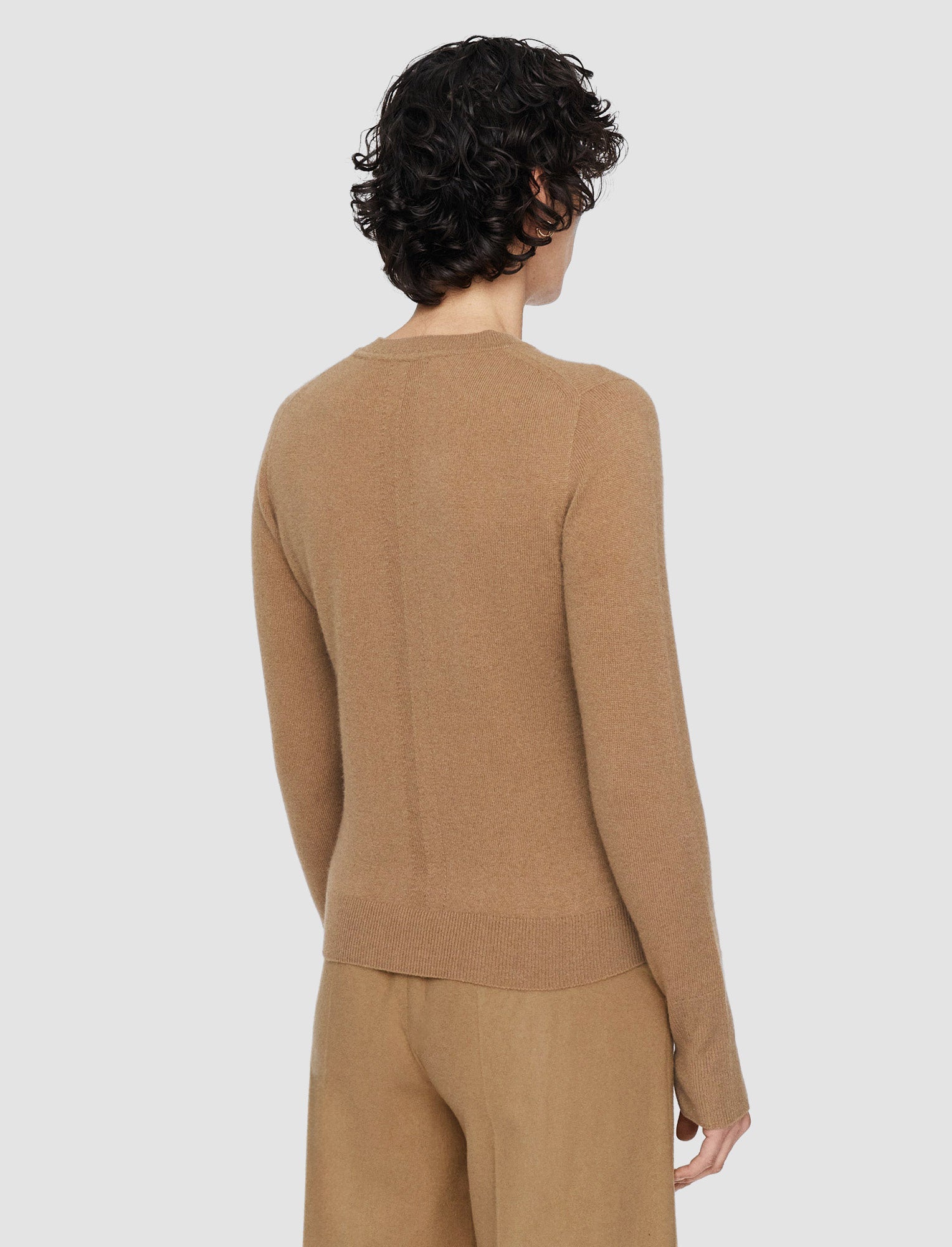 beige-pull-col-rond-en-pur-cachemire-leger-JOSEPH