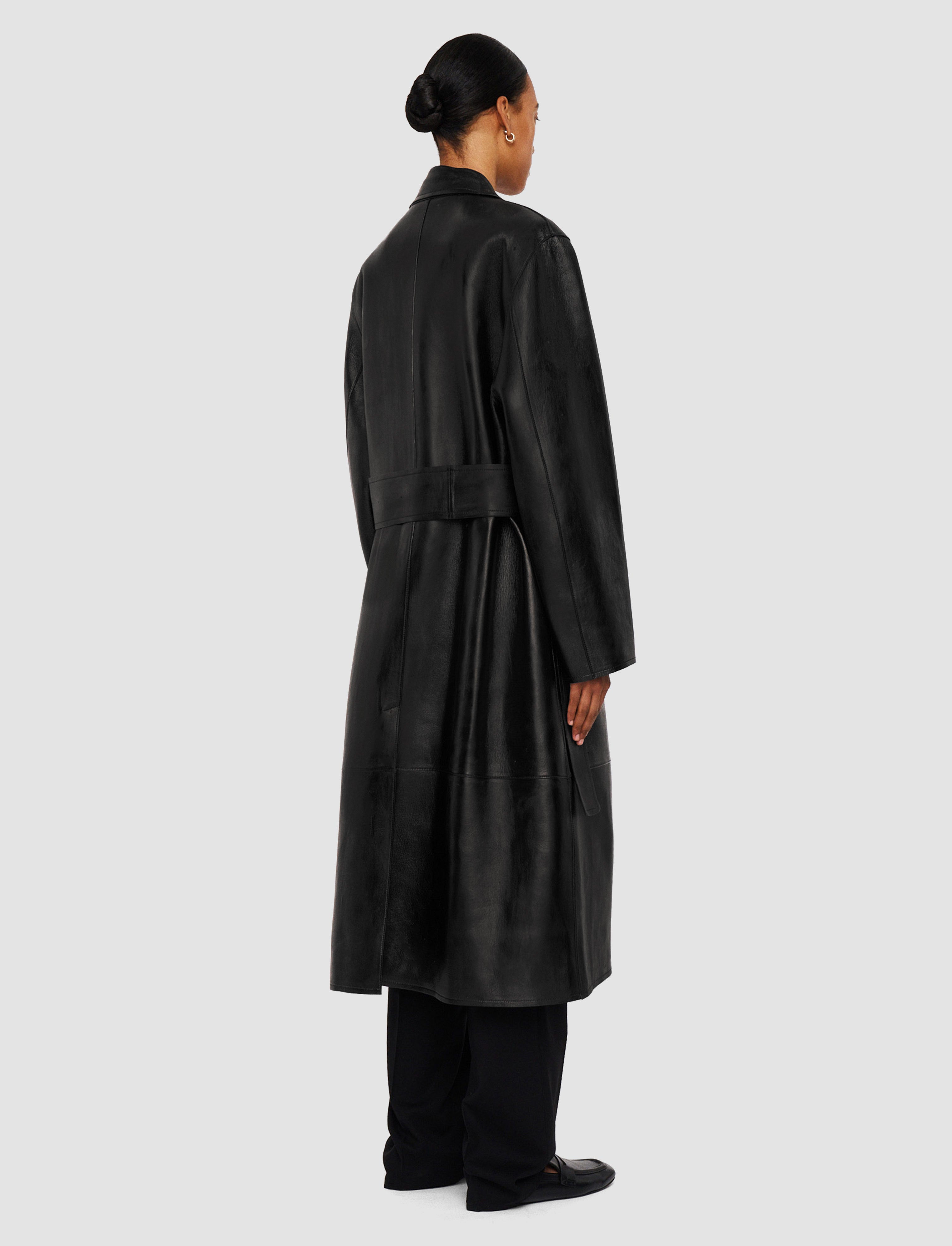 noir-manteau-octave-en-cuir-contrecolle-JOSEPH