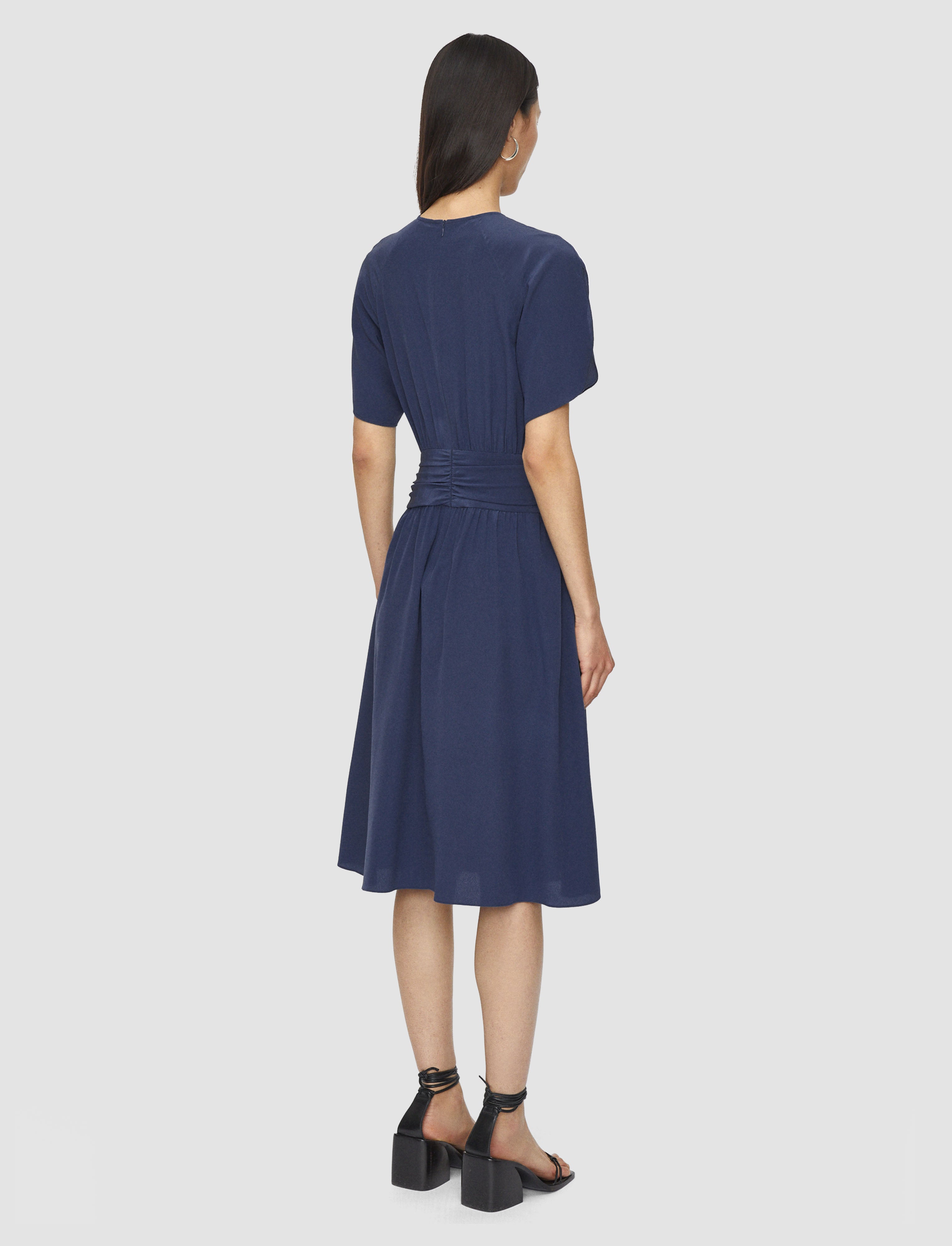 bleu-robe-lowri-en-crepe-de-soie-a-detail-noue-JOSEPH