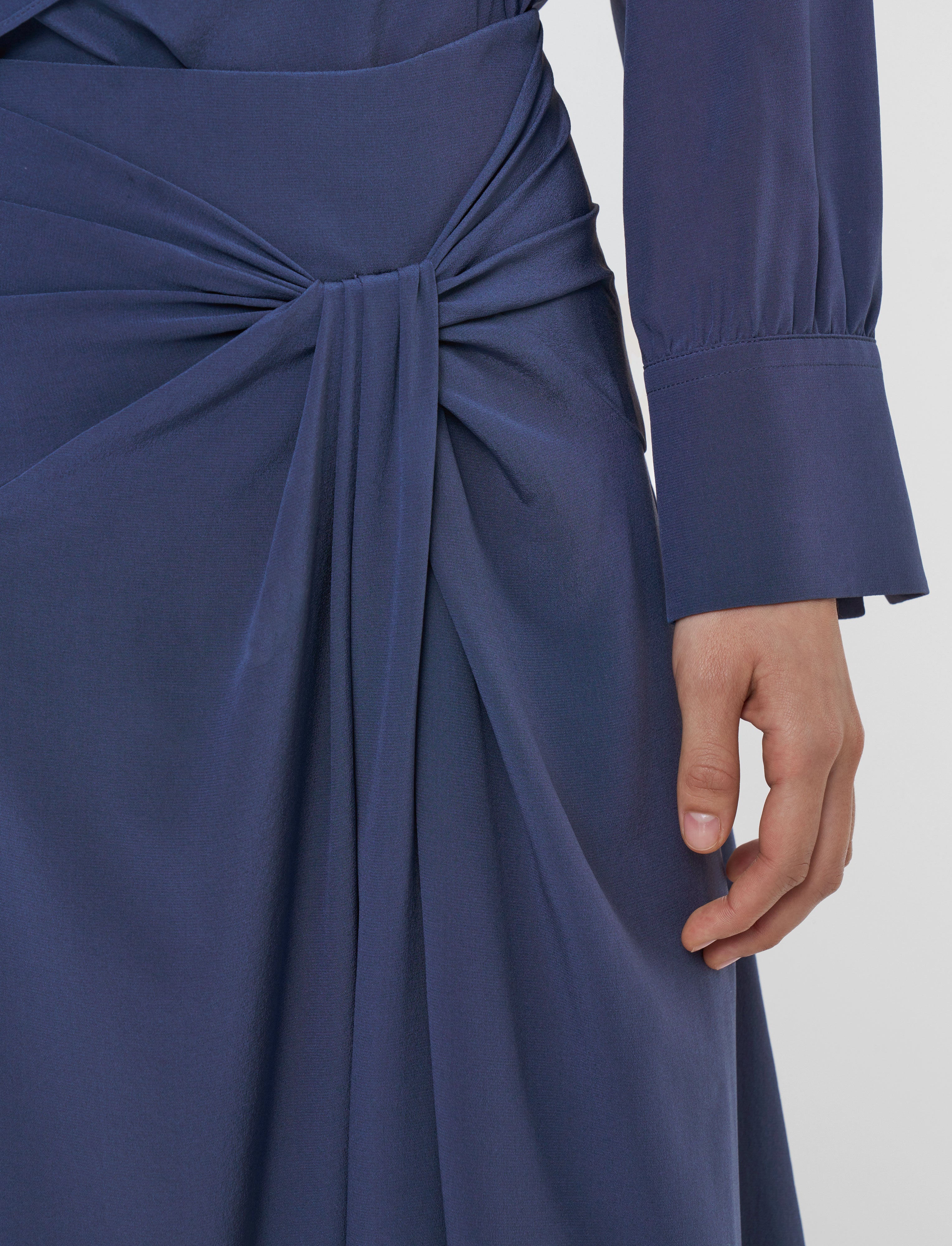 bleu-jupe-fran-en-crepe-de-soie-a-detail-noue-JOSEPH