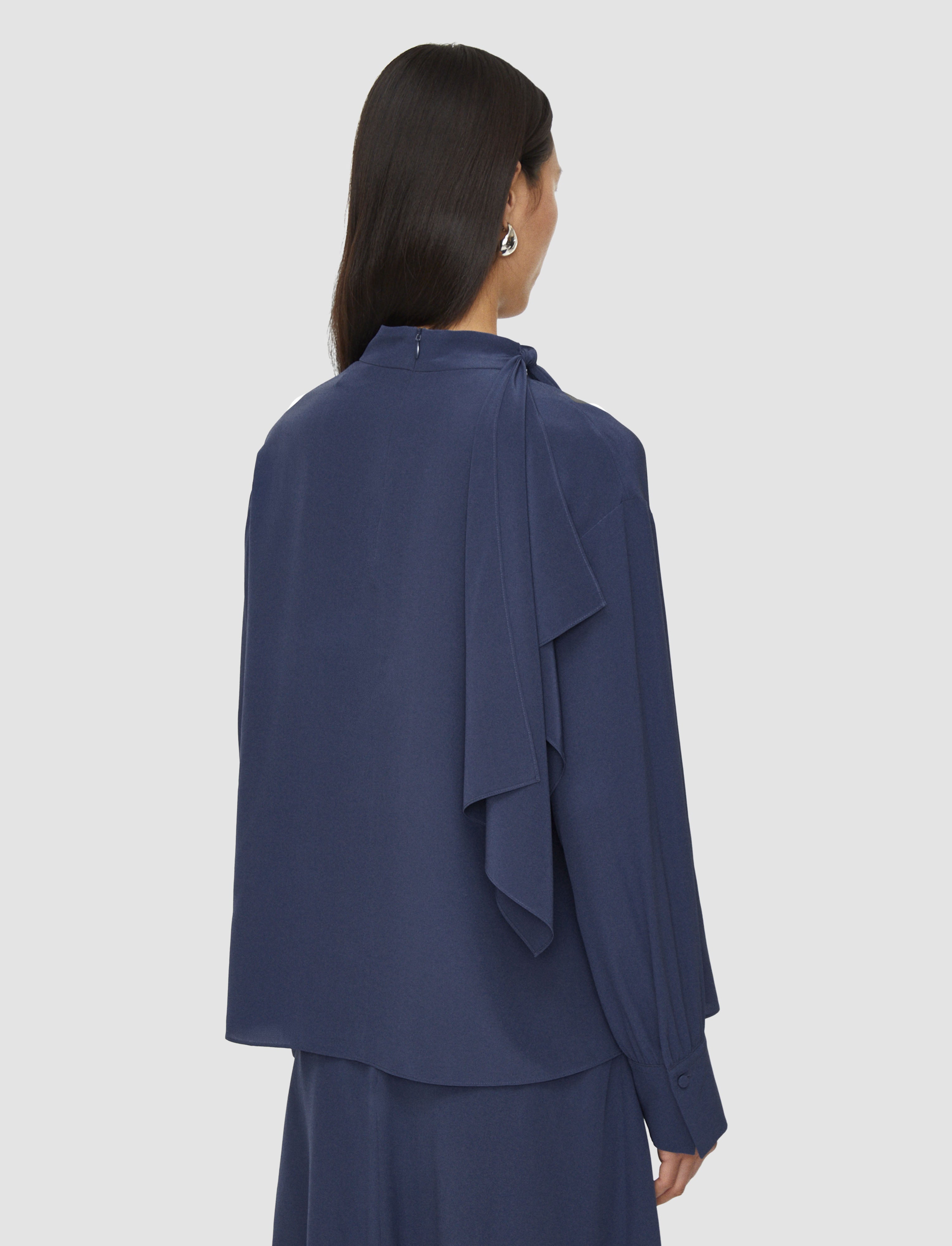 bleu-chemisier-juliana-en-crepe-de-soie-a-detail-noue-JOSEPH