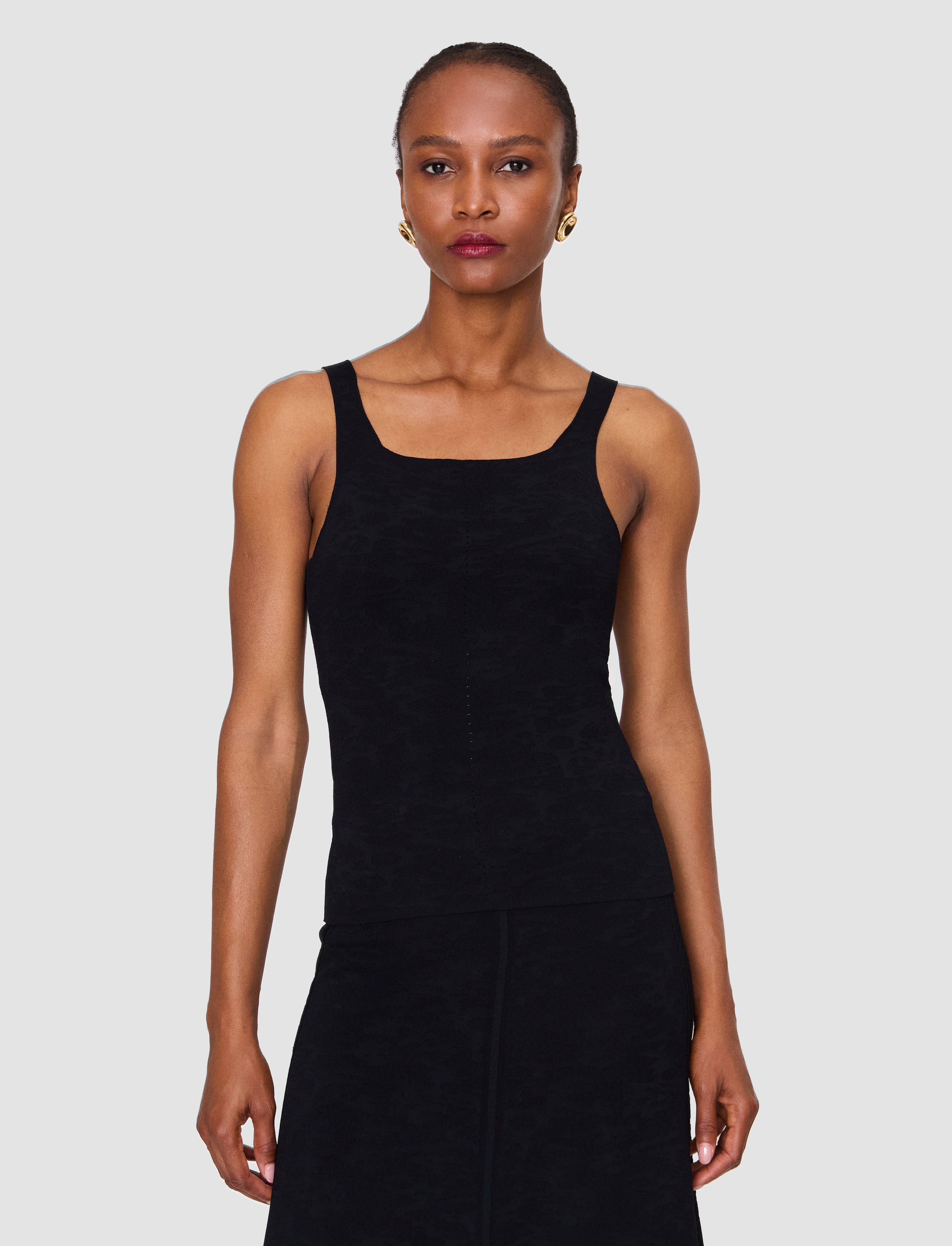 noir-debardeur-joann-en-milano-jacquard-leopard-JOSEPH