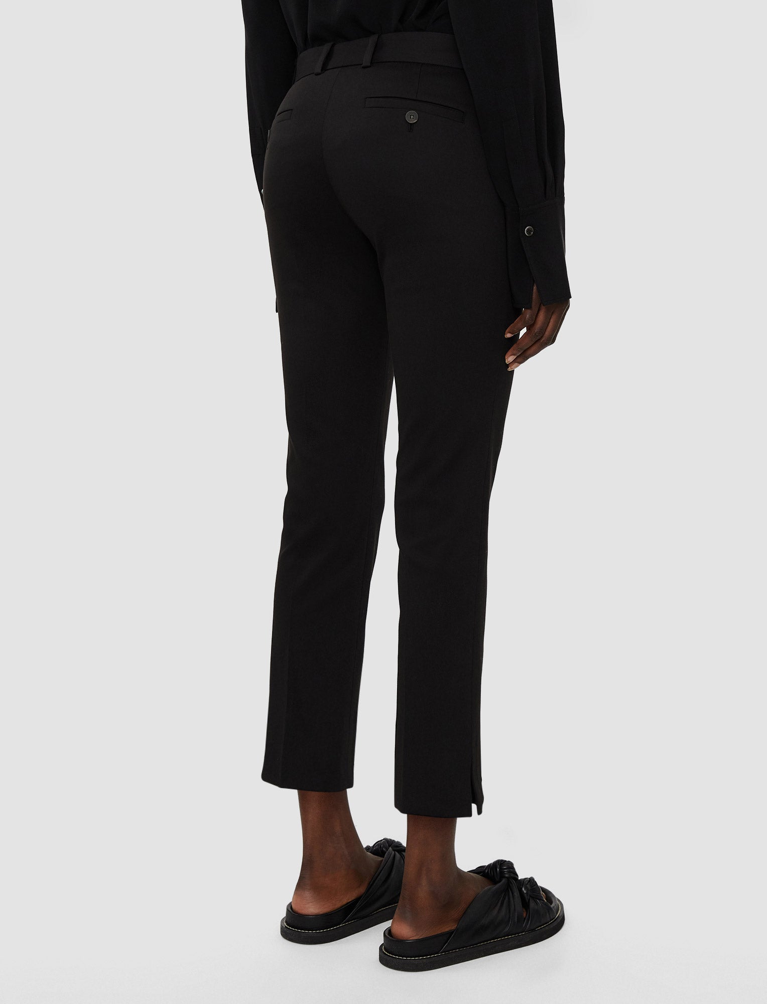 noir-pantalon-bing-court-en-gabardine-stretch-legere-JOSEPH