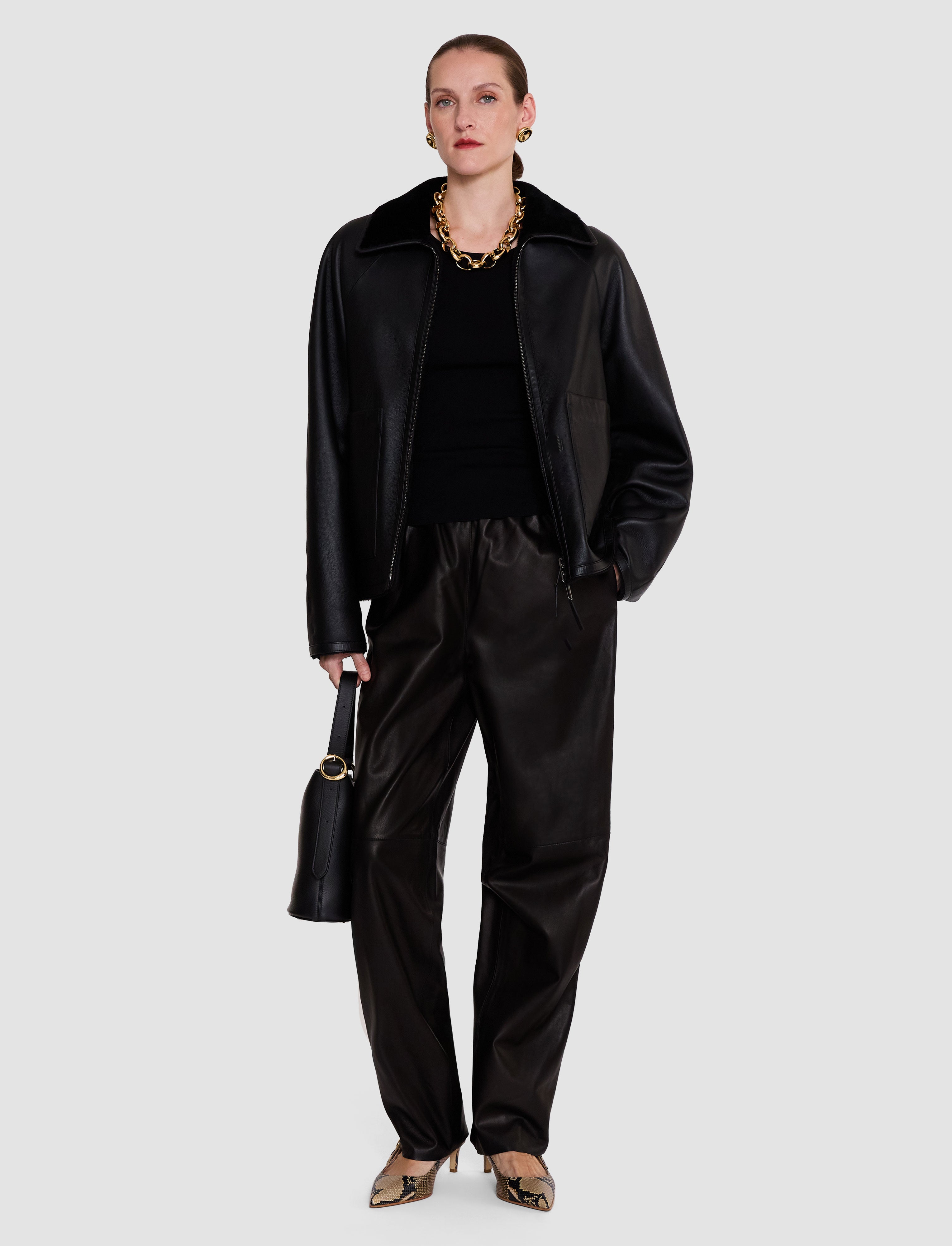 noir-veste-kyro-reversible-en-shearling-souple-JOSEPH