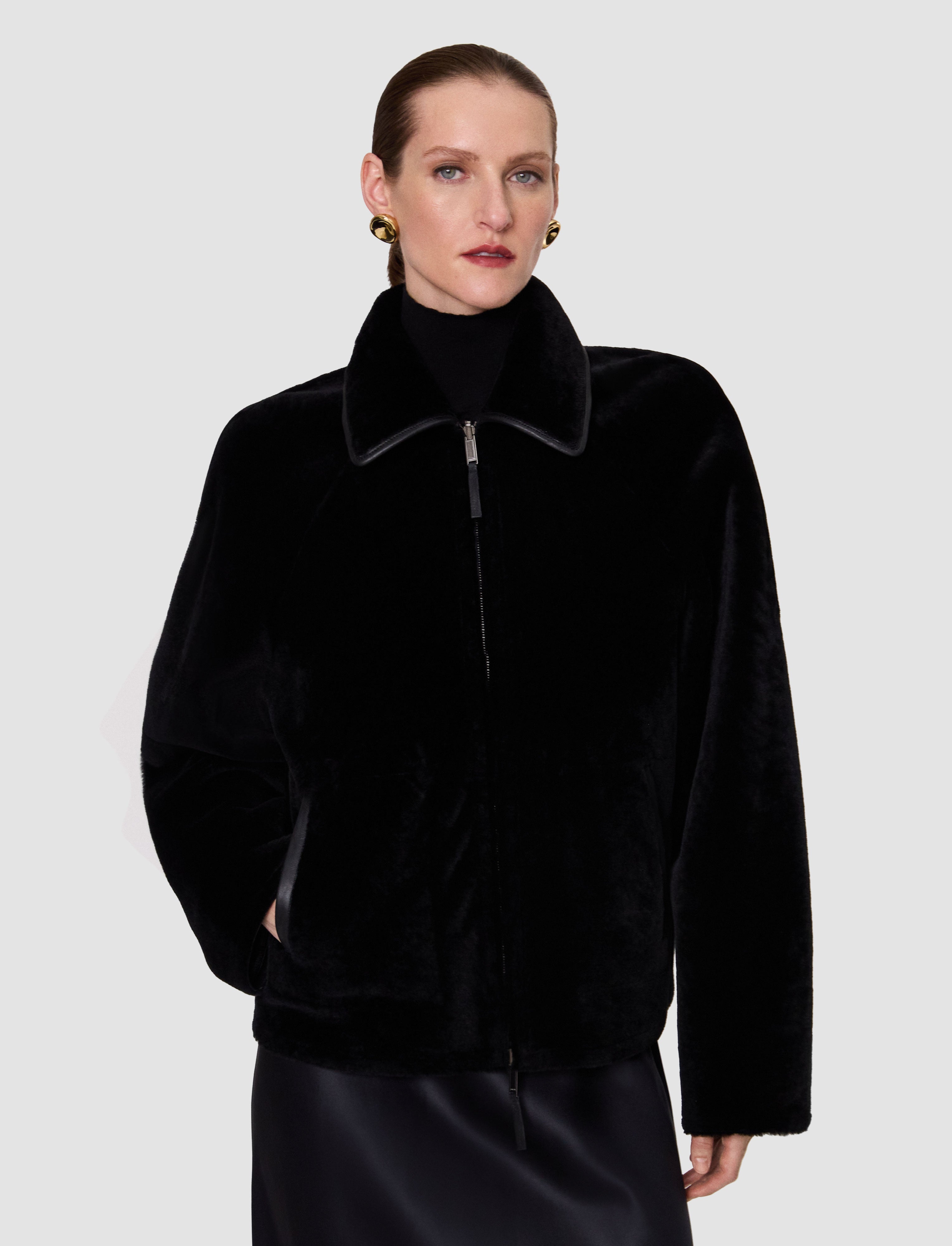 noir-veste-kyro-reversible-en-shearling-souple-JOSEPH