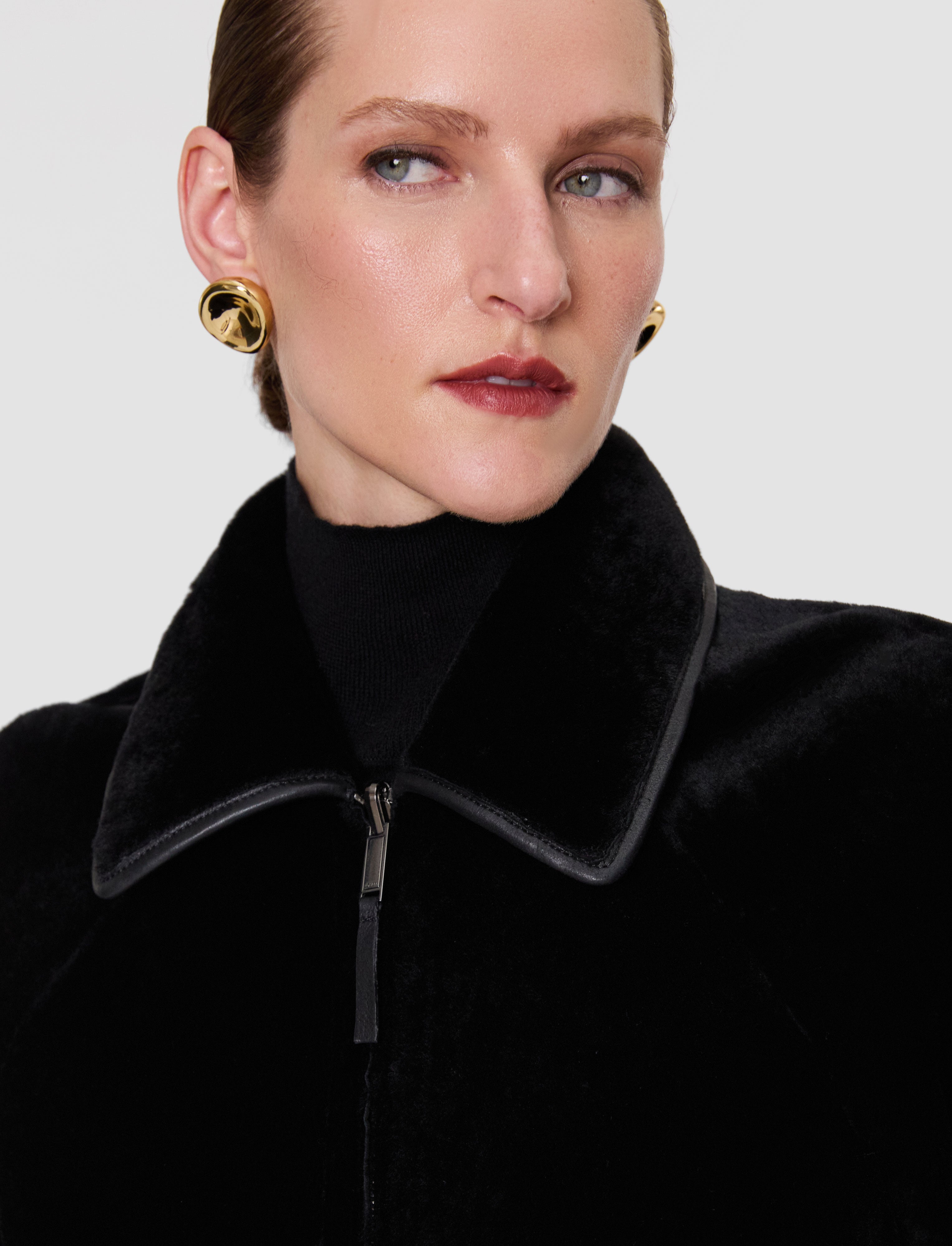 noir-veste-kyro-reversible-en-shearling-souple-JOSEPH