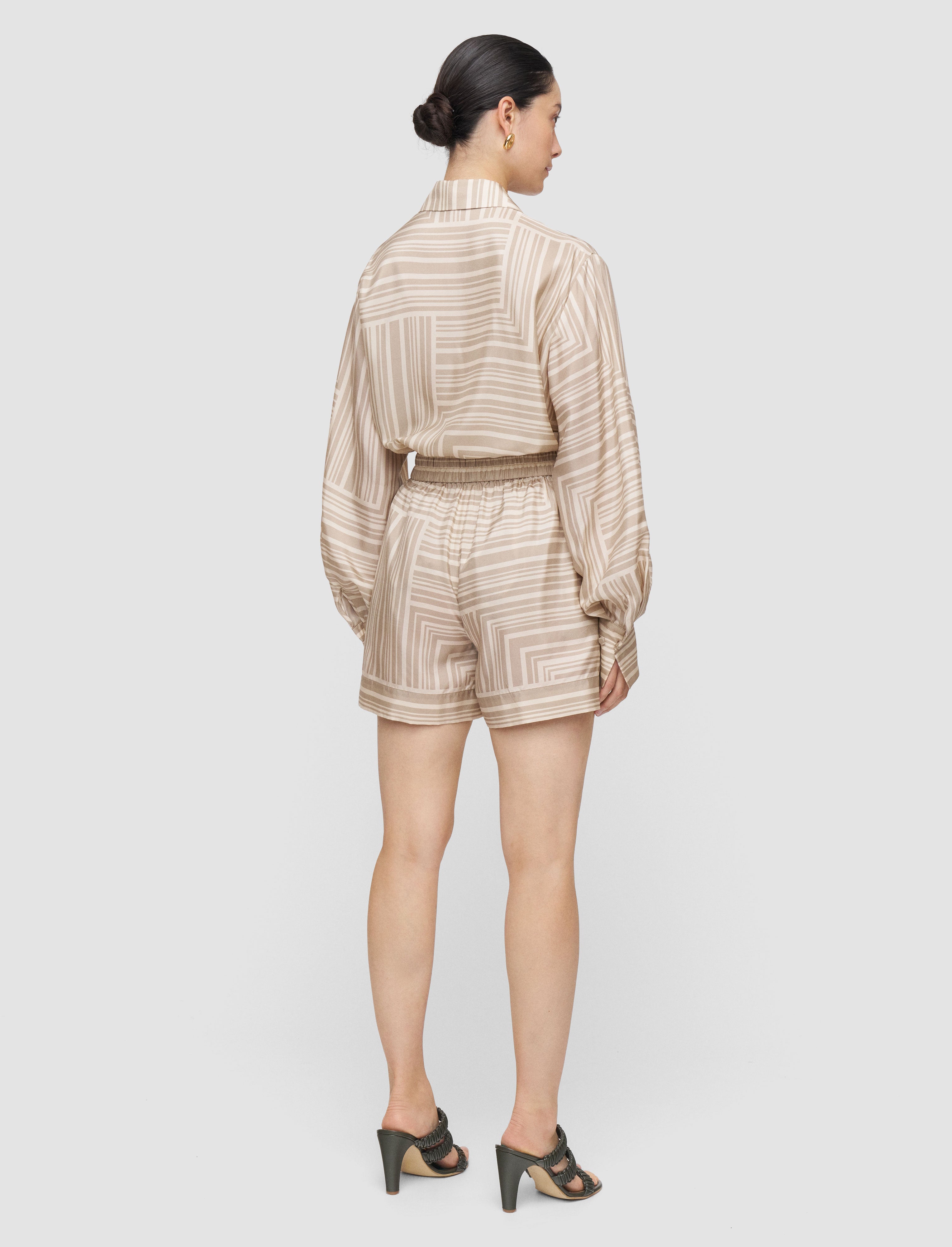 ベージュ-laven-printed-silk-ショートパンツ-JOSEPH