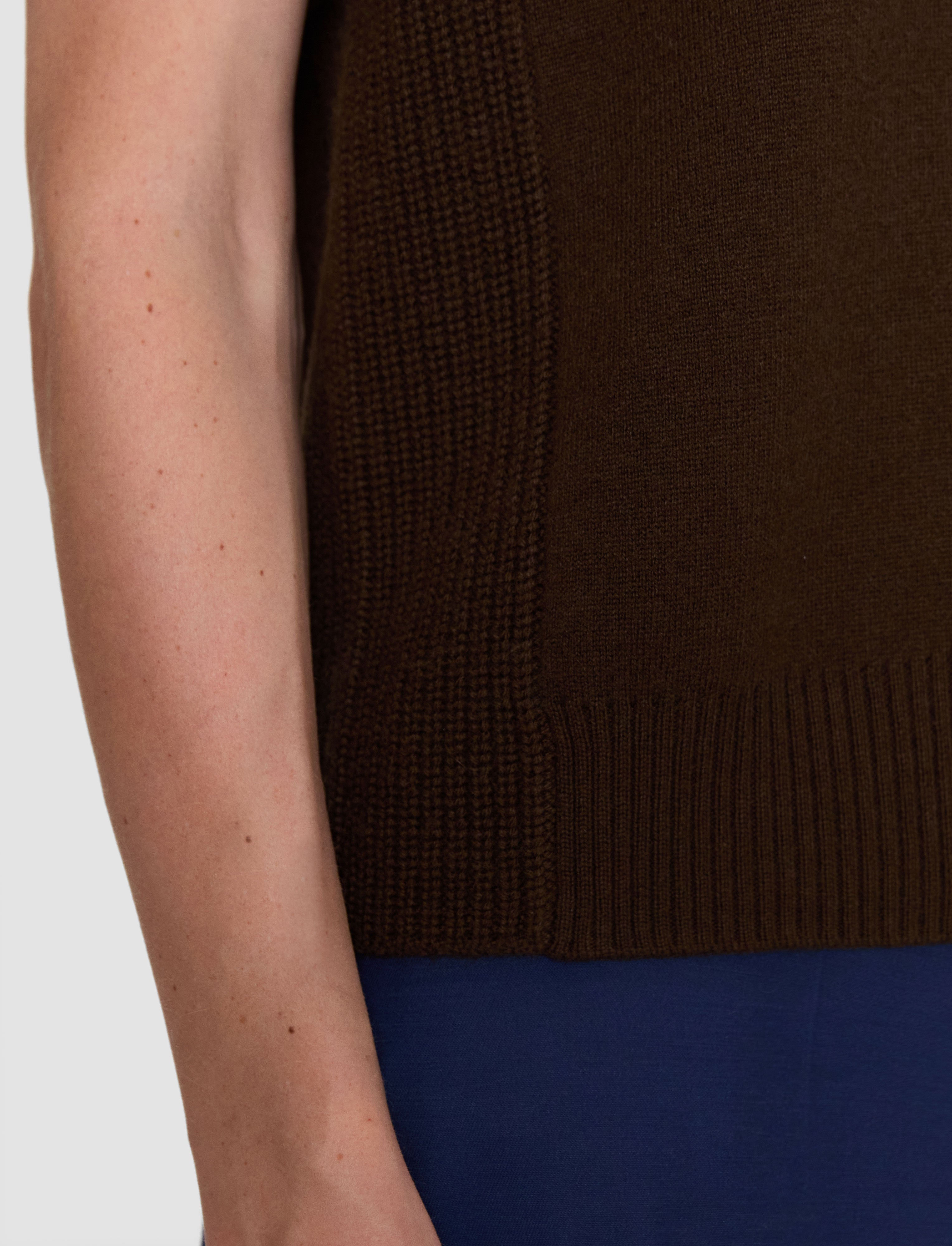 brun-top-meli-en-cachemire-double-face-JOSEPH