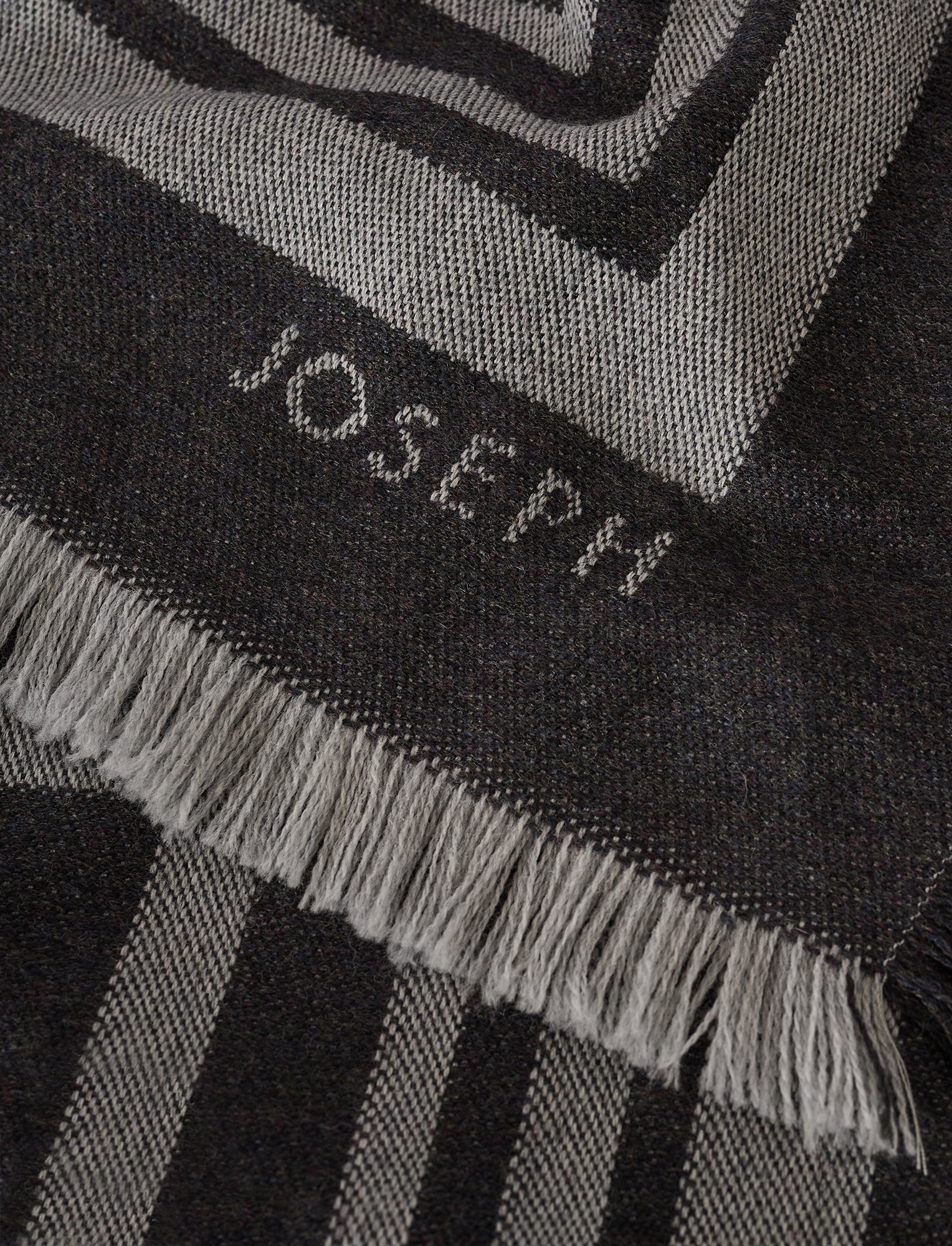grey-neoma-wool-jacquard-scarf-JOSEPH